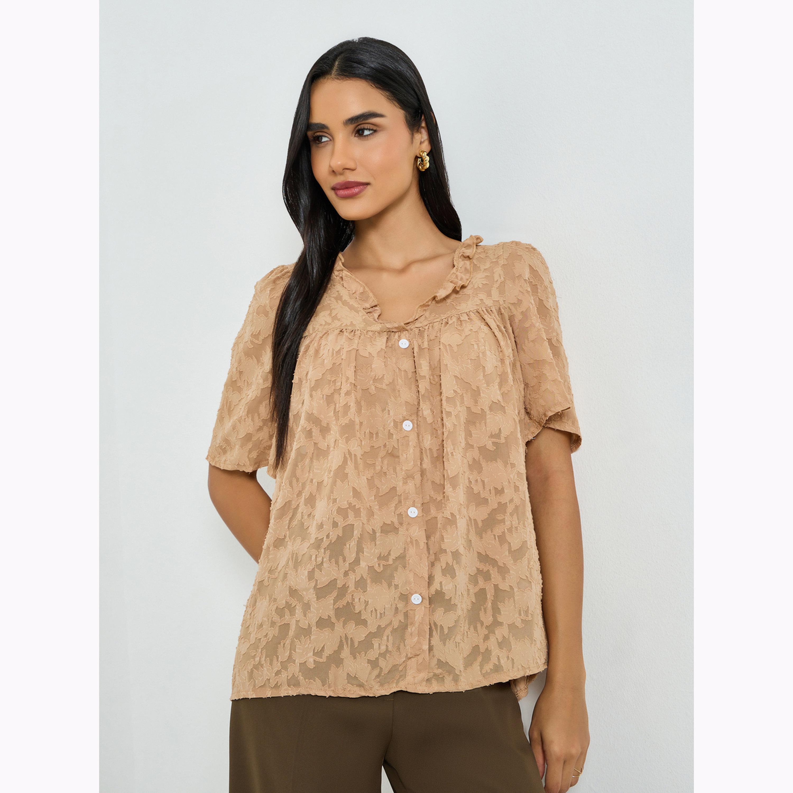 بلوزة بأكمام قصيرة وحواف كشكش وتفاصيل بارزة الملمس-women-clothing-shirtsandblouses-blouses-image-1