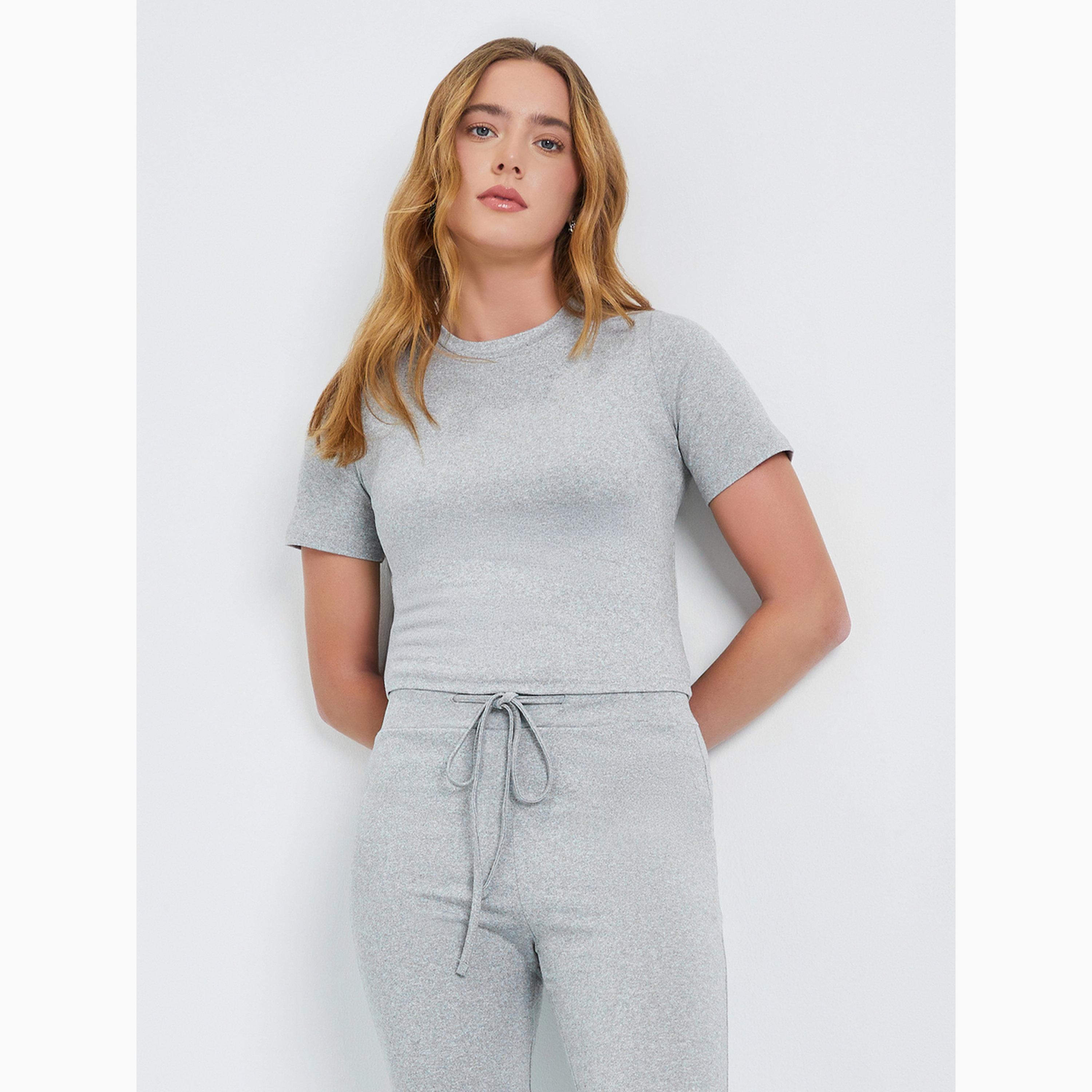 طقم منسق من بنطال وتيشيرت سادة بأكمام قصيرة لون رمادي-women-clothing-coordsets-image-2