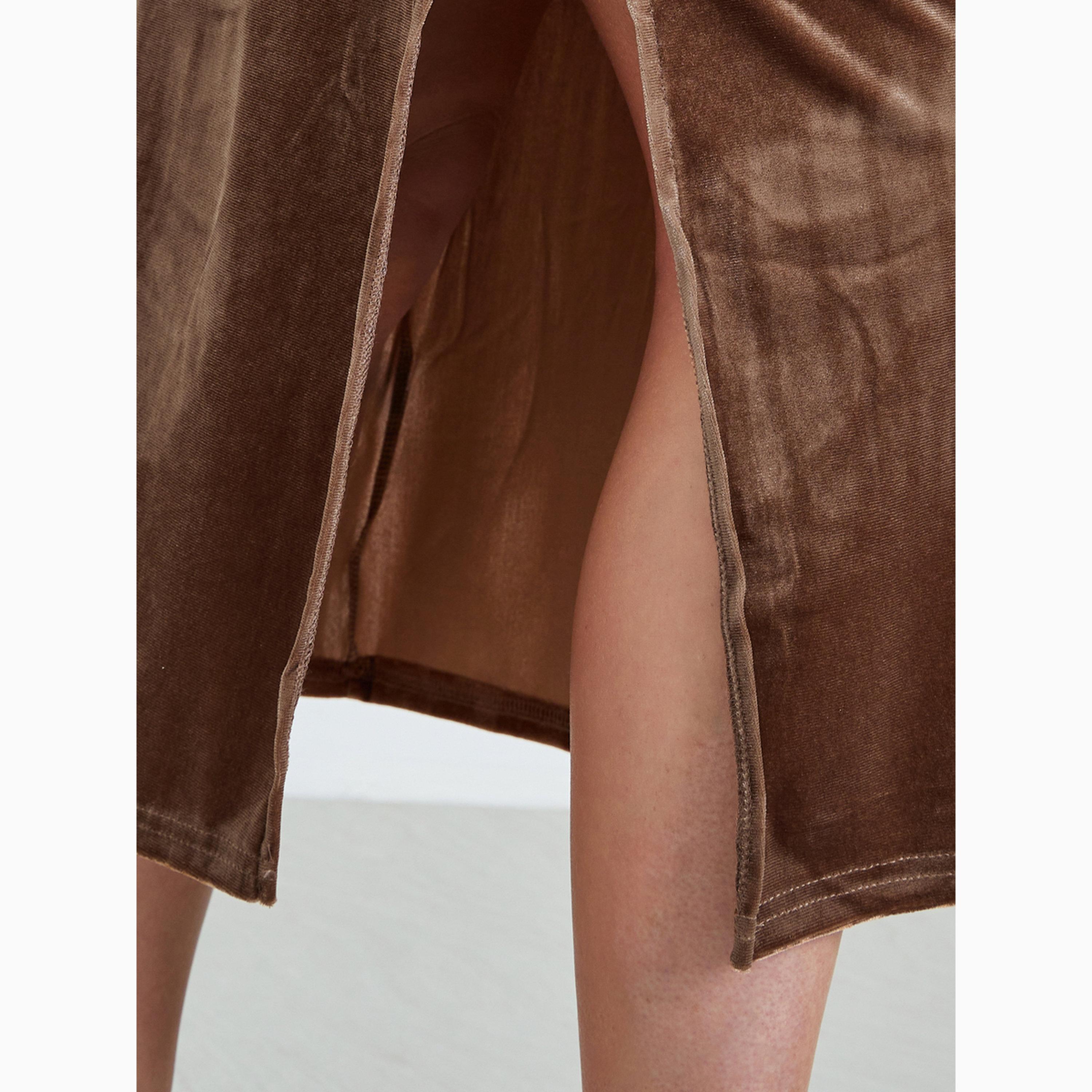تنورة ميدي ضيقة بمظهر مخملي-women-clothing-bottoms-skirts-image-4