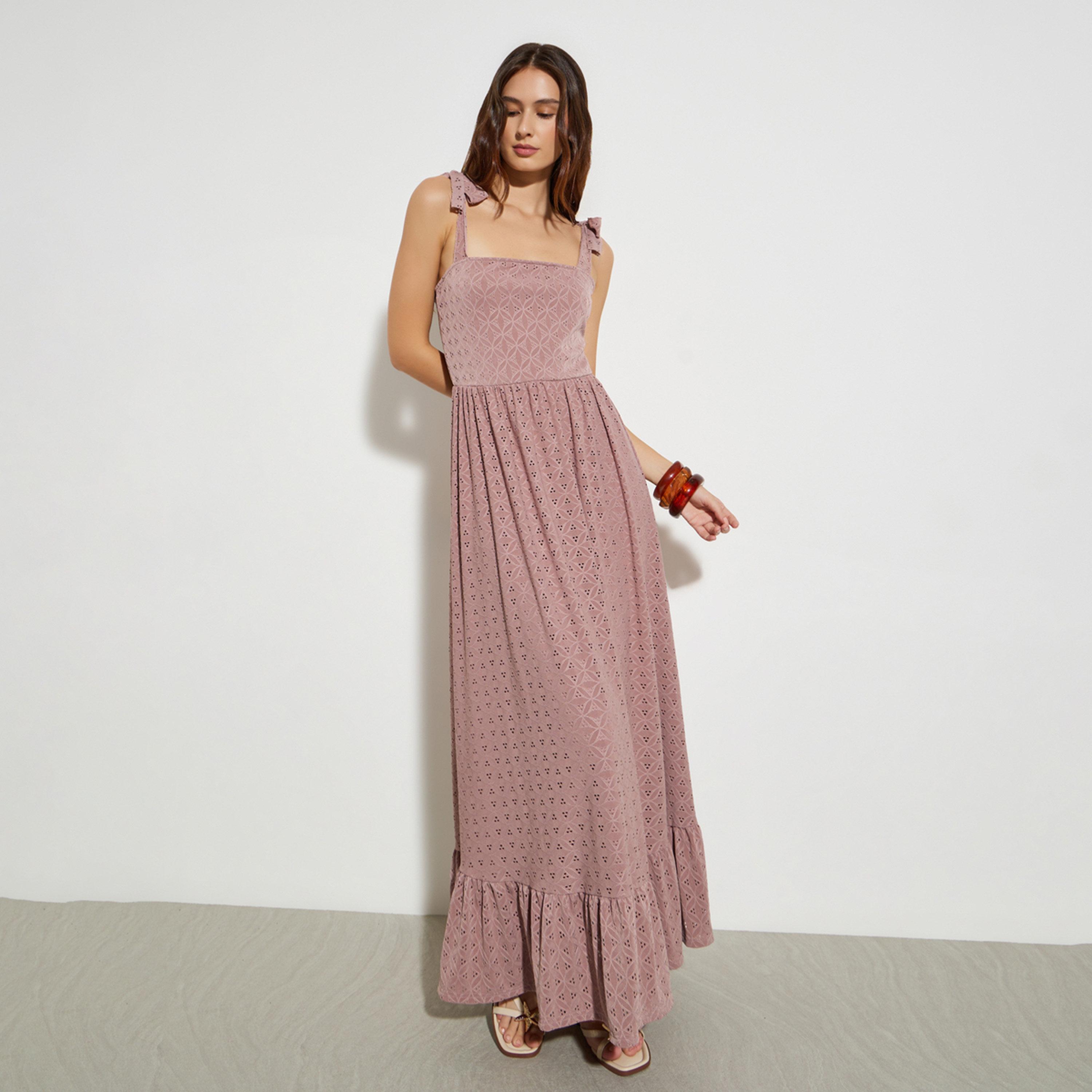 فستان طويل بياقة مربعة وتفاصيل مفرغة-women-clothing-dresses-image-1