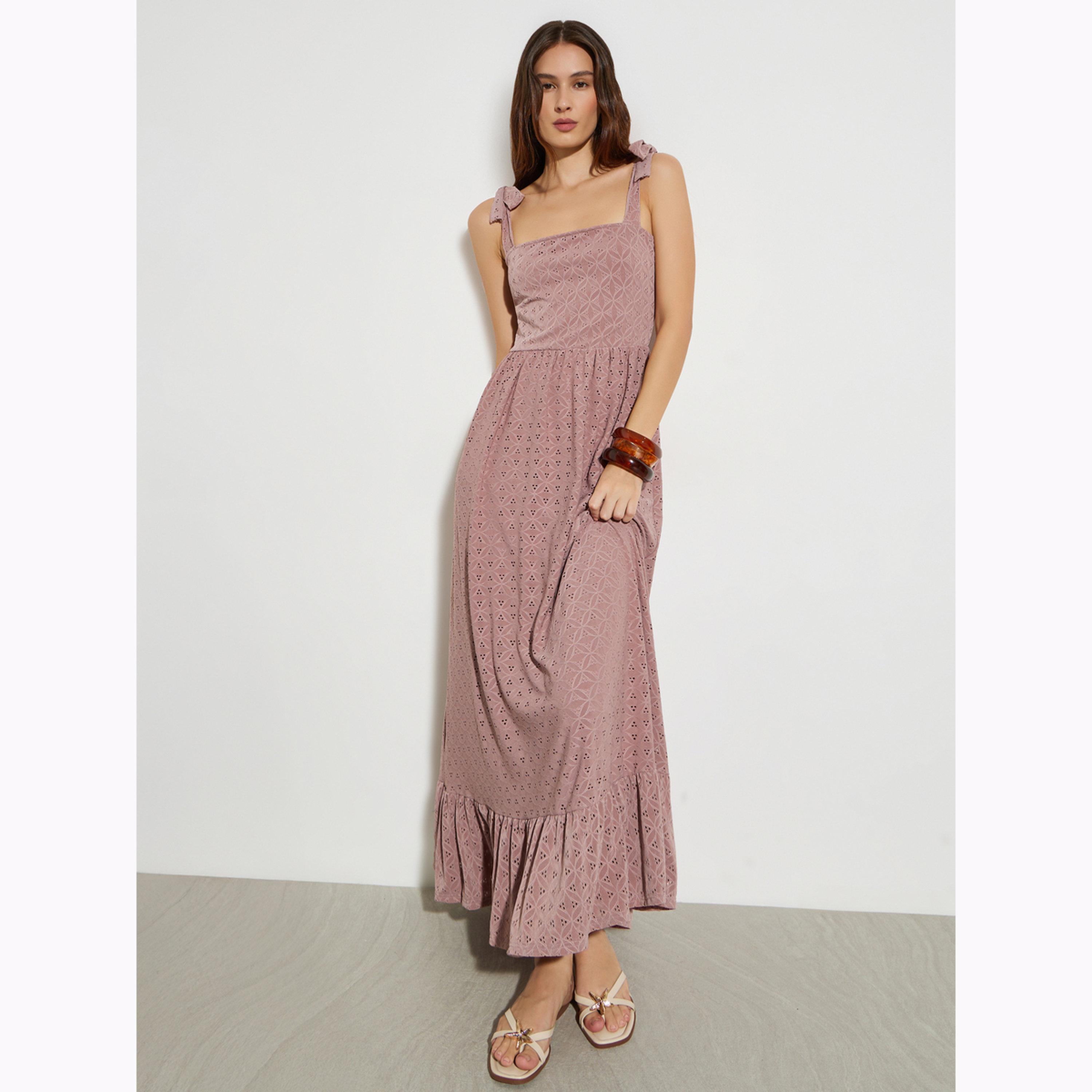 فستان طويل بياقة مربعة وتفاصيل مفرغة-women-clothing-dresses-image-3