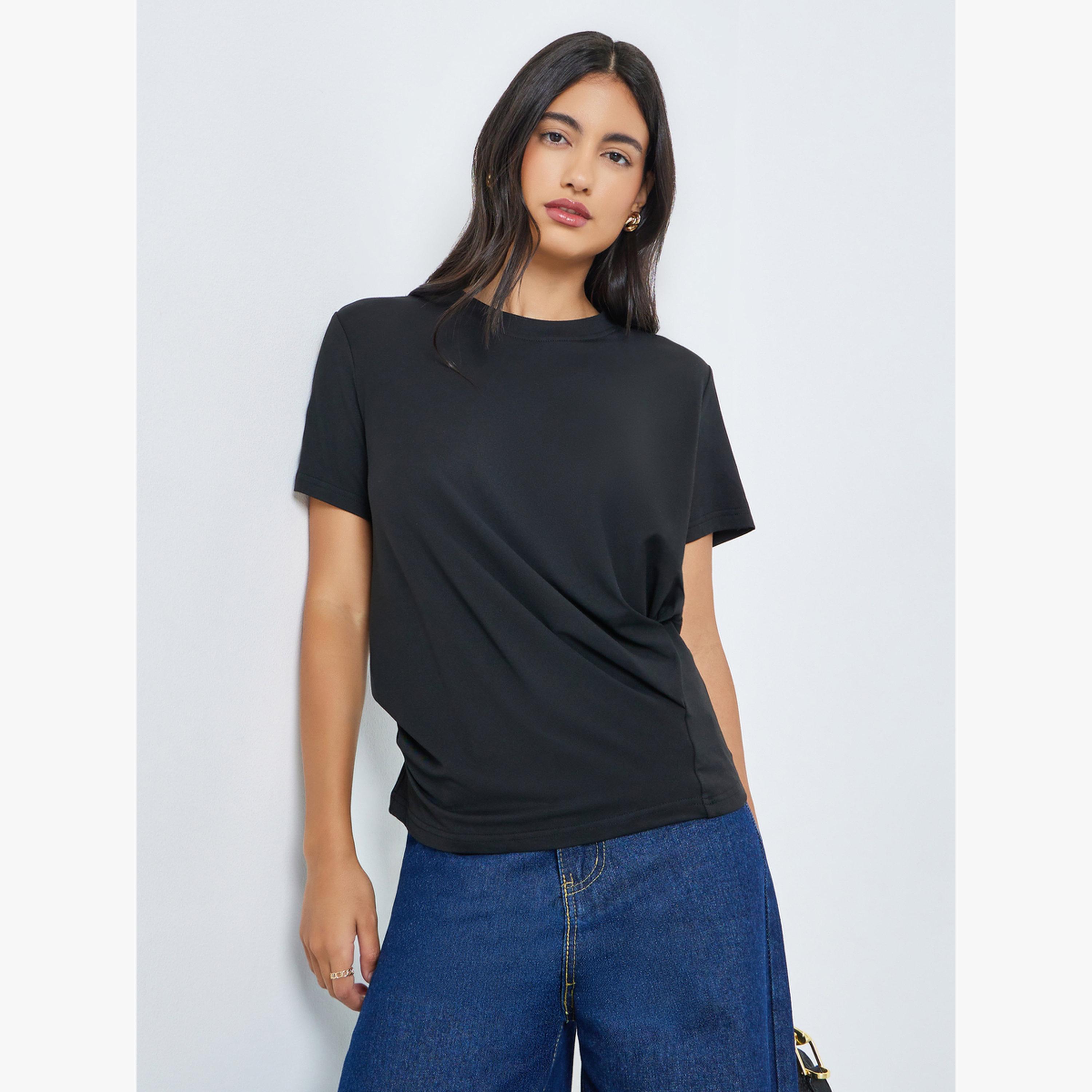 تيشيرت بياقة دائرية بتفاصيل بكسرات-women-clothing-tshirts-image-1