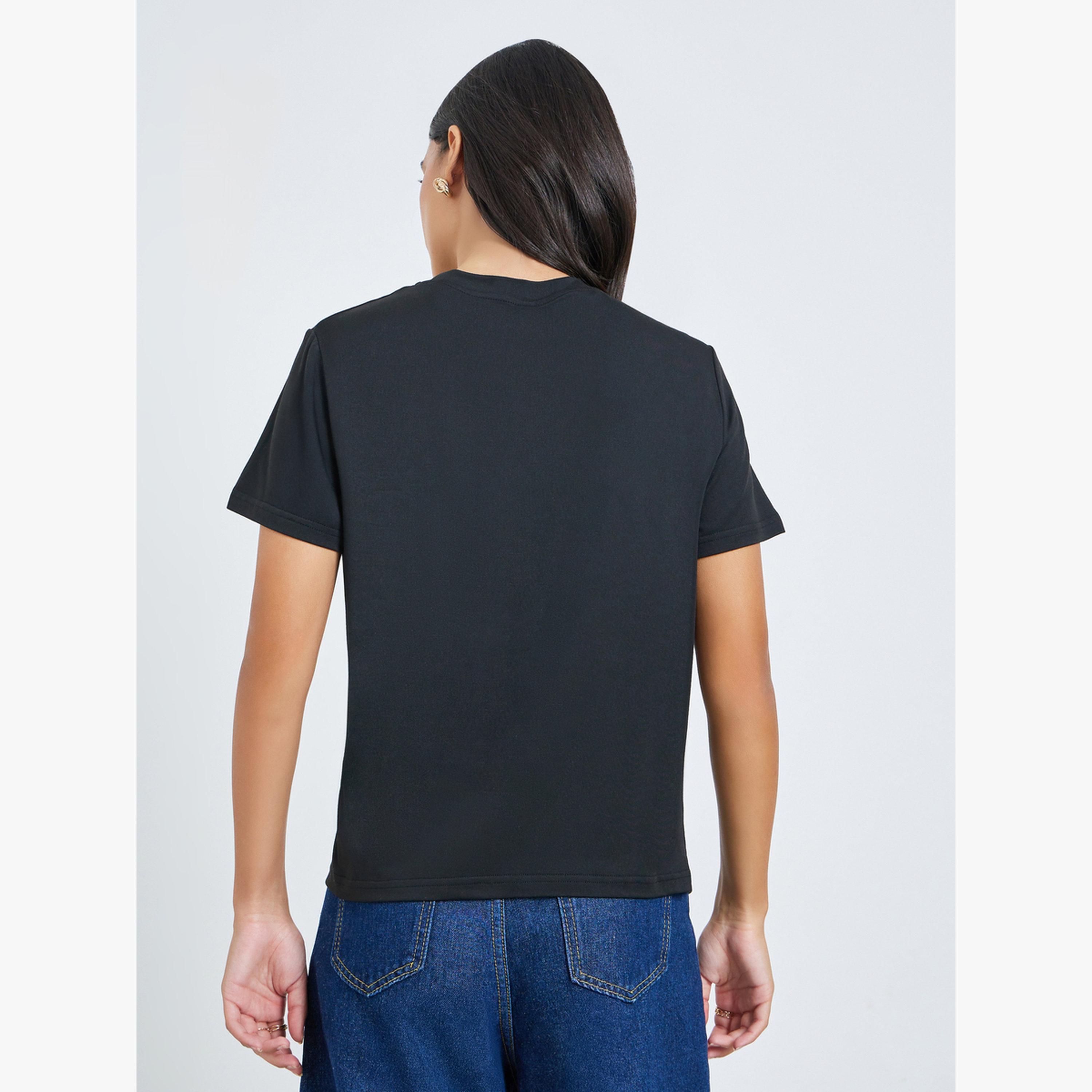 تيشيرت بياقة دائرية بتفاصيل بكسرات-women-clothing-tshirts-image-3