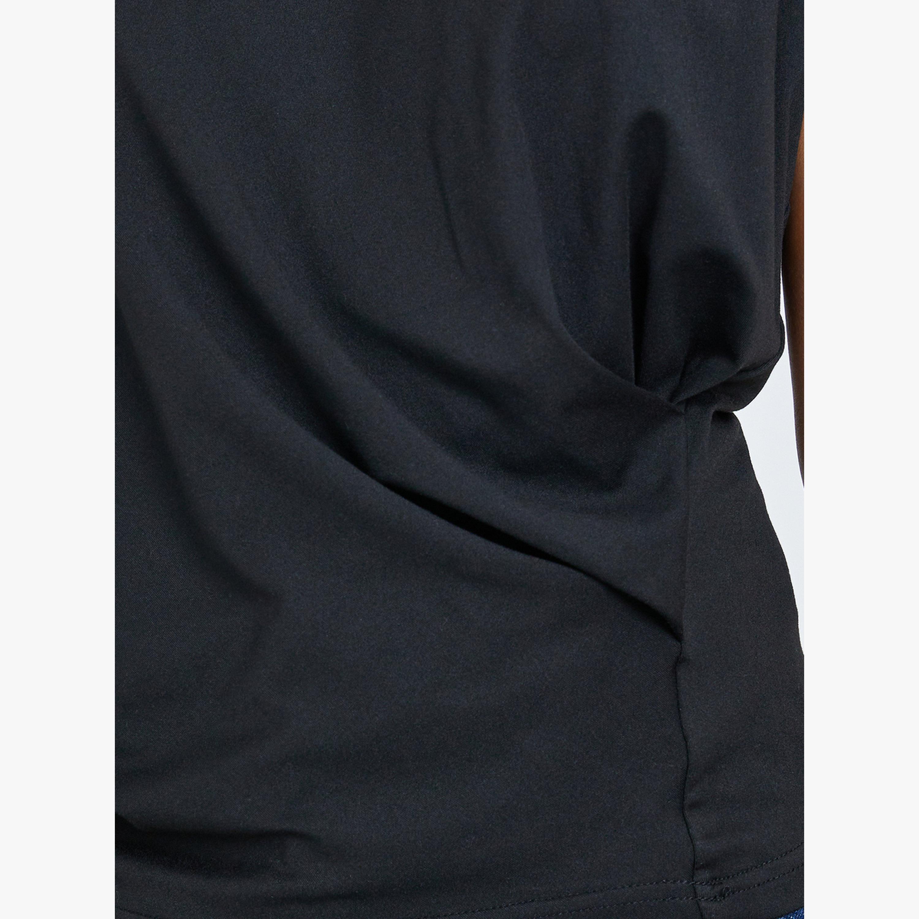 تيشيرت بياقة دائرية بتفاصيل بكسرات-women-clothing-tshirts-image-4