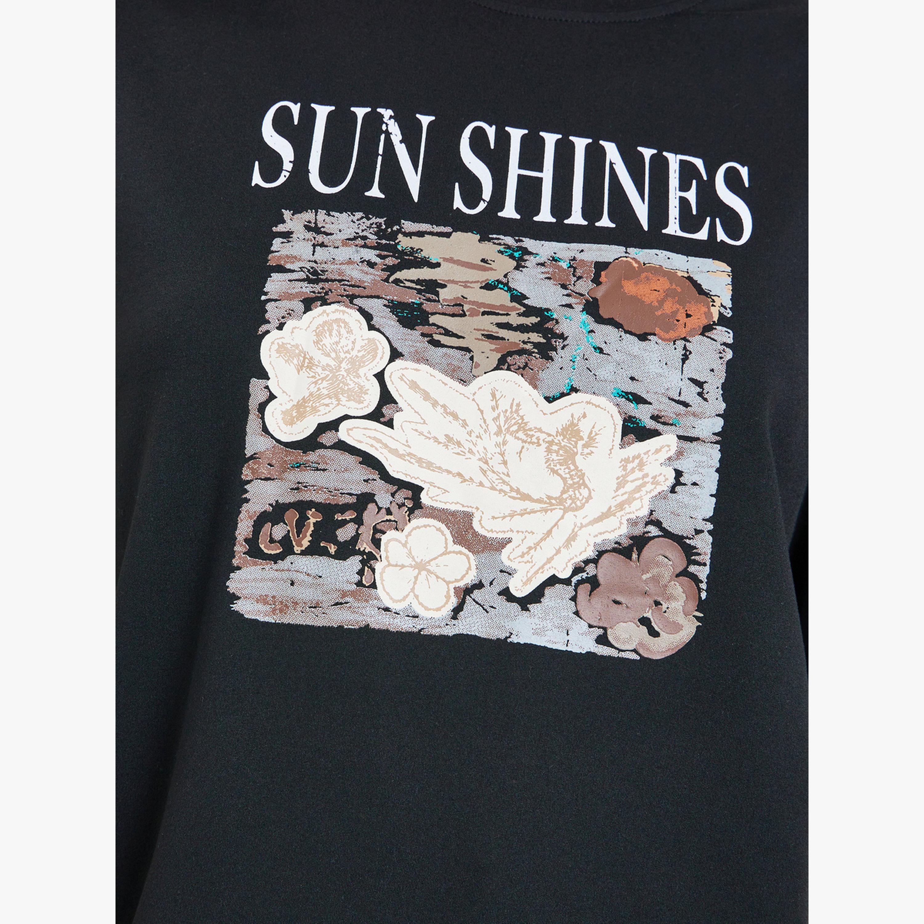 تيشيرت بأكمام قصيرة بطبعة جرافيك أزهار-women-clothing-tshirts-image-5