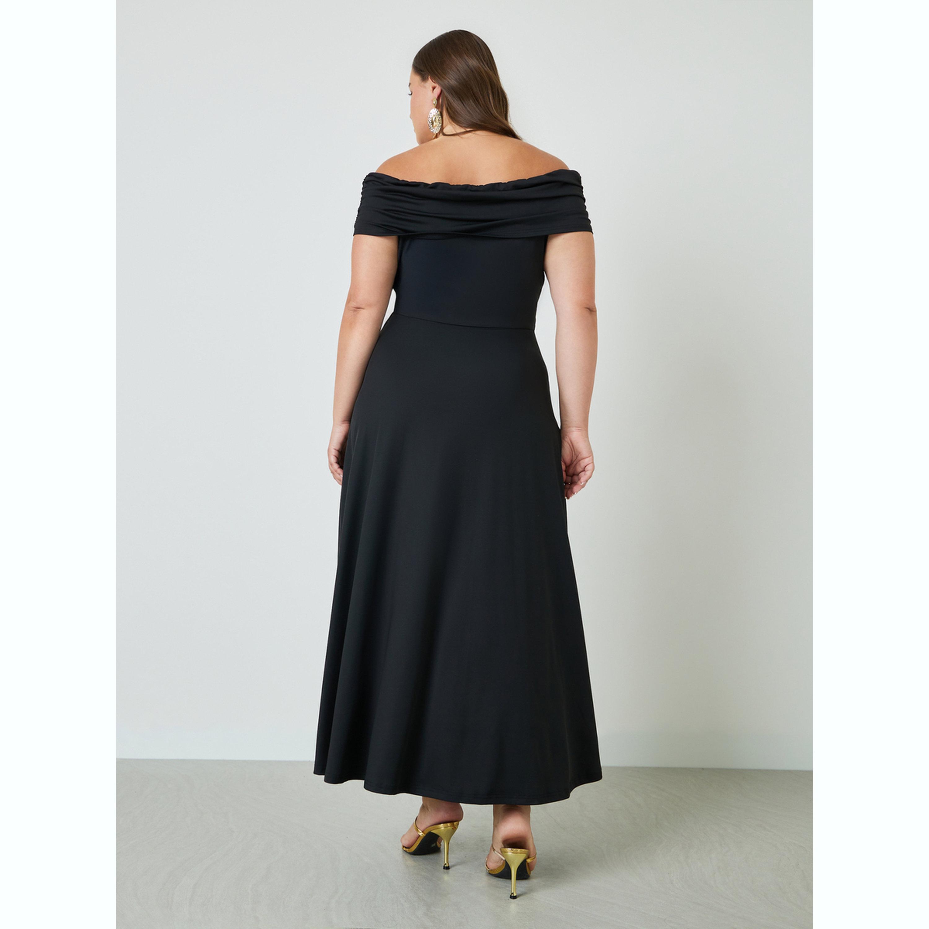 فستان طويل بحافة واسعة وأكتاف مكشوفة بمقاس كبير-women-clothing-dresses-image-4