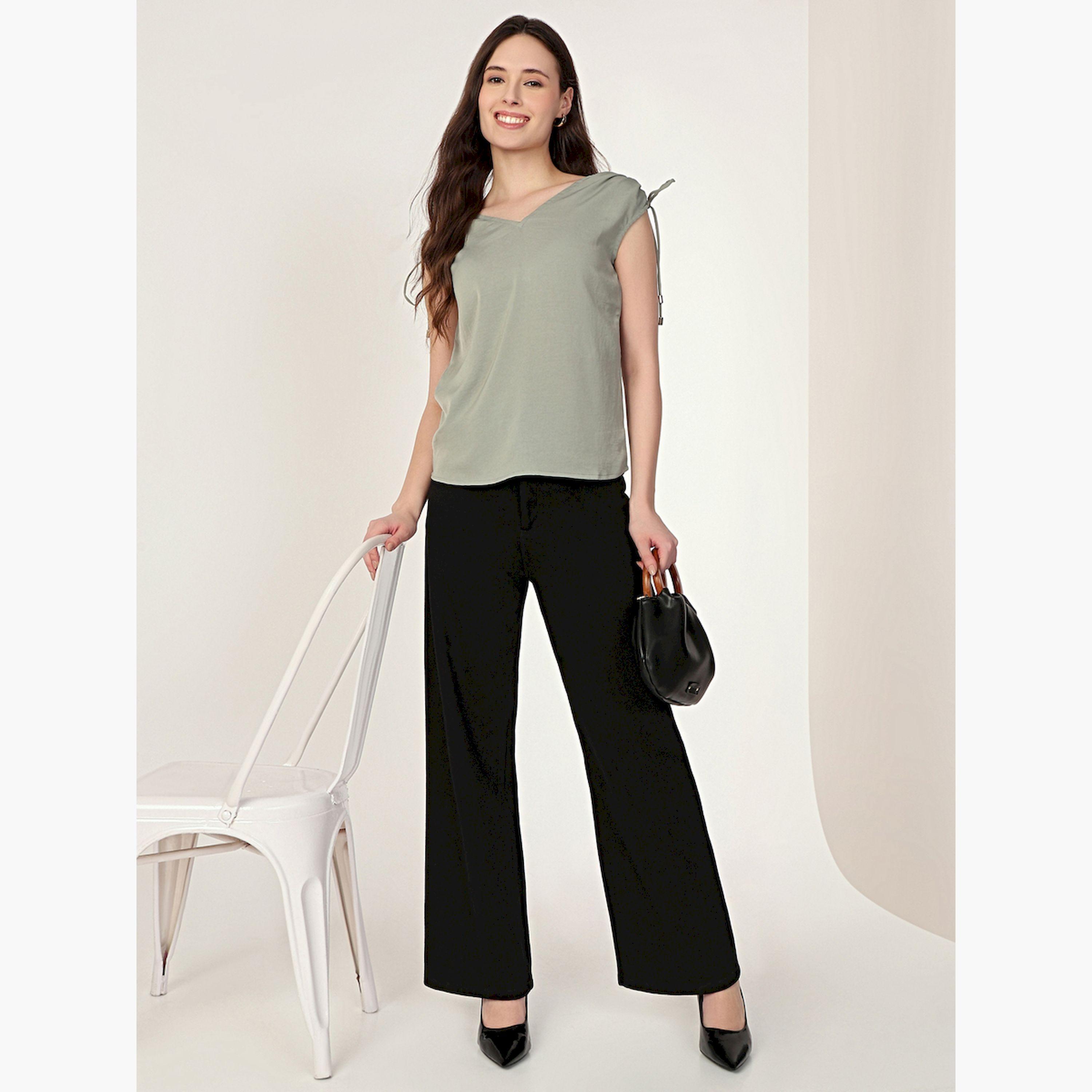 بلوزة خضراء بلا أكمام بتفاصيل أربطة-women-clothing-shirtsandblouses-blouses-image-2