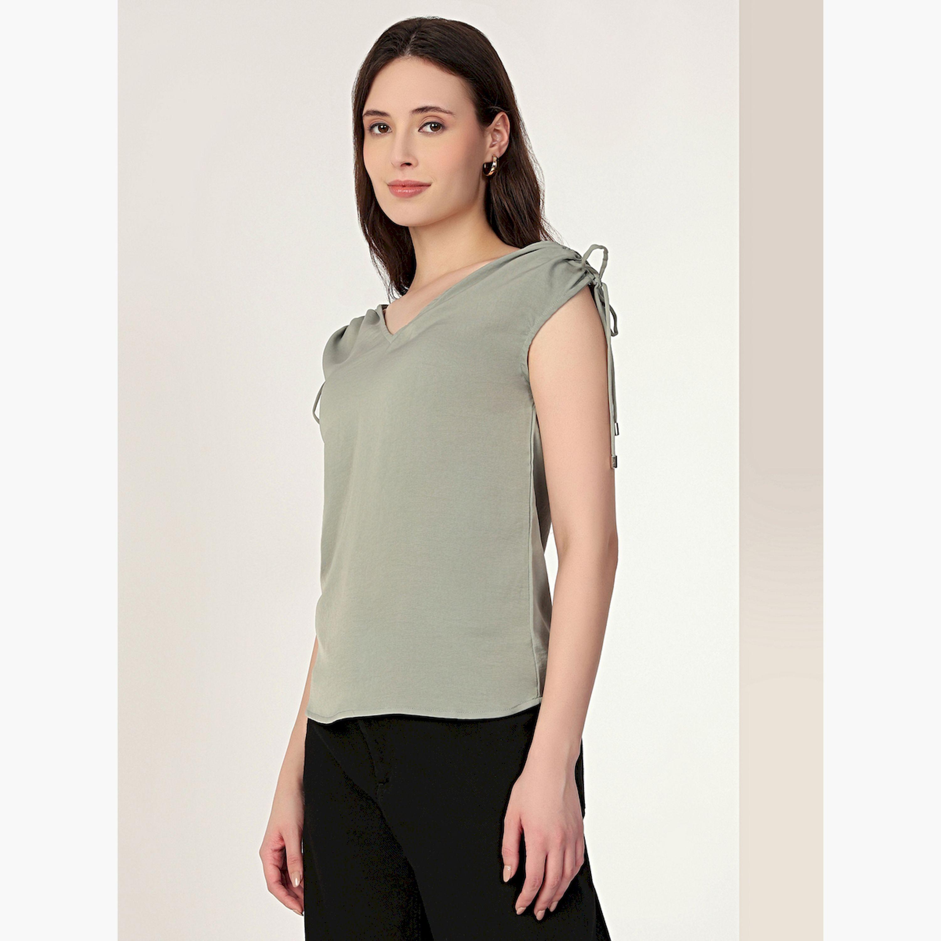 بلوزة خضراء بلا أكمام بتفاصيل أربطة-women-clothing-shirtsandblouses-blouses-image-4
