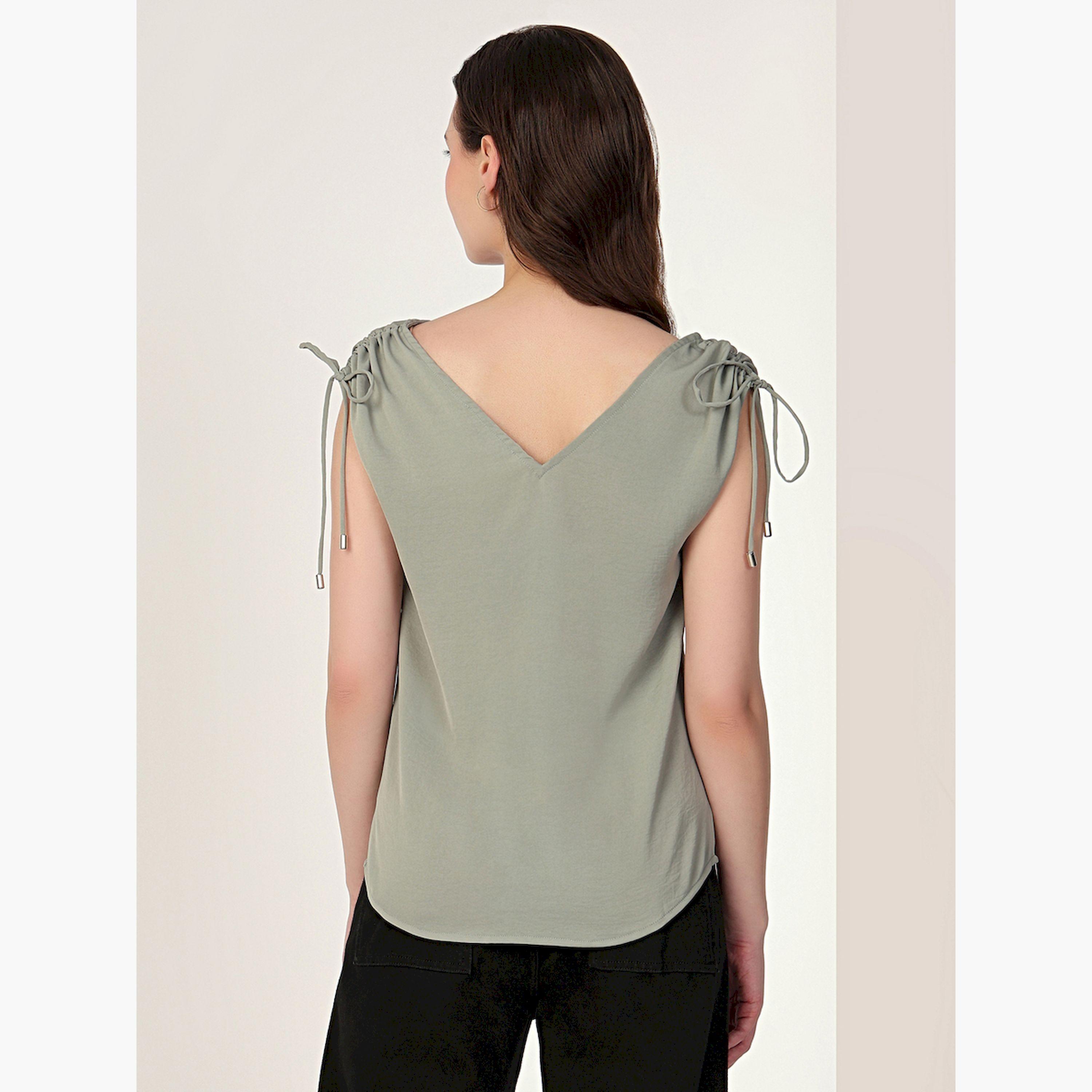 بلوزة خضراء بلا أكمام بتفاصيل أربطة-women-clothing-shirtsandblouses-blouses-image-5