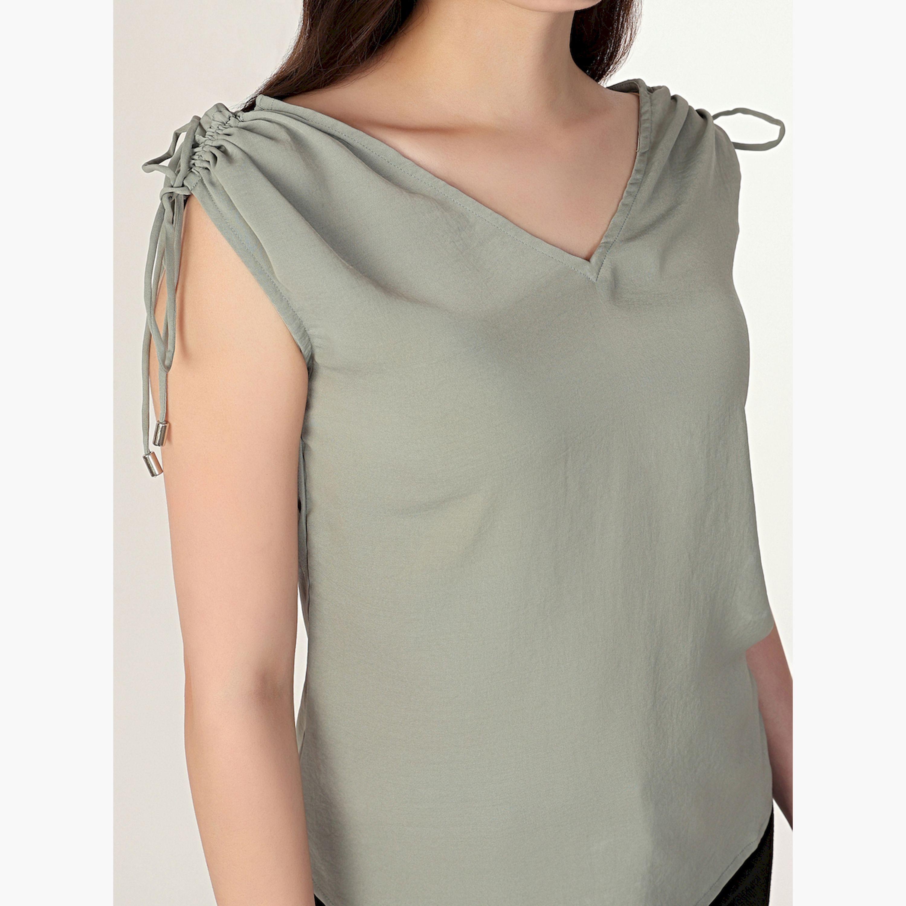 بلوزة خضراء بلا أكمام بتفاصيل أربطة-women-clothing-shirtsandblouses-blouses-image-6