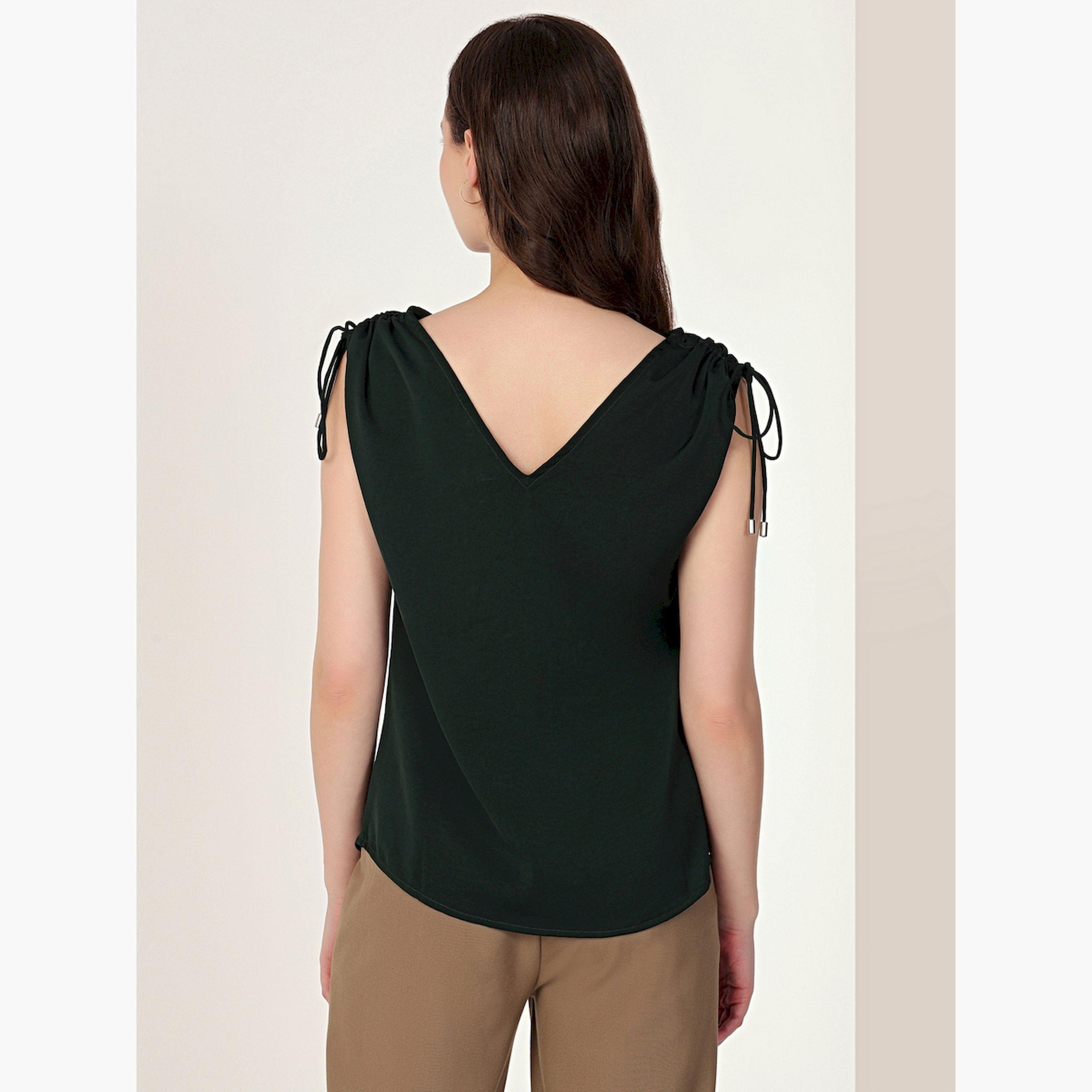 بلوزة أخضر زمردي بلا أكمام بتفاصيل أربطة-women-clothing-shirtsandblouses-blouses-image-5