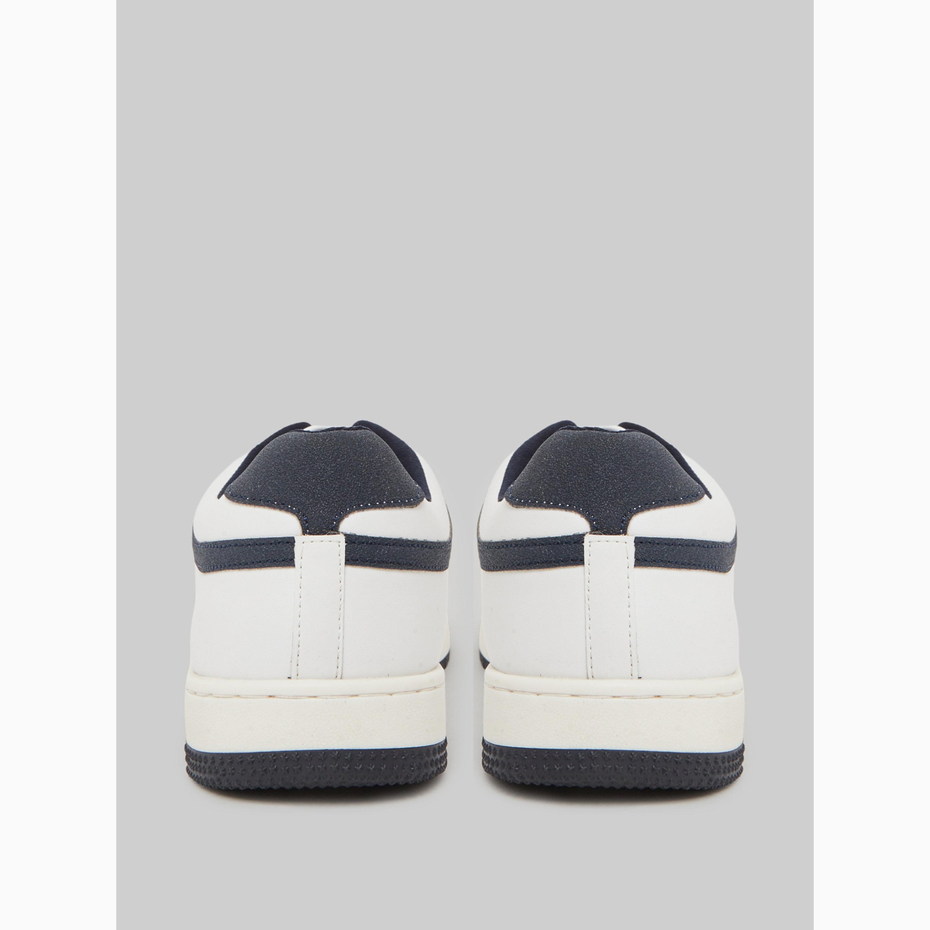 حذاء سنيكرز جلدي أبيض بقصة منخفضة للرجال-men-shoes-sneakers-image-5