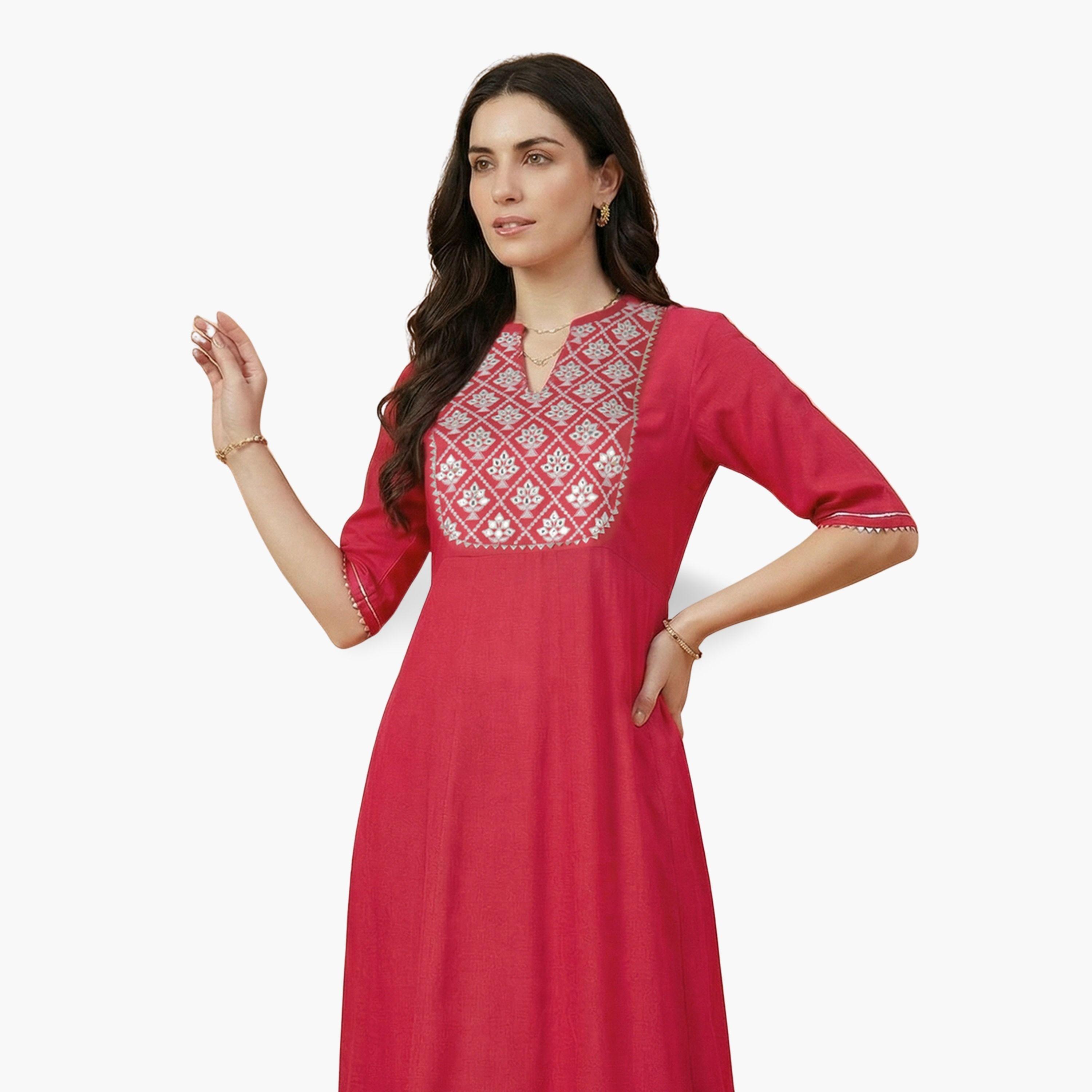 طقم كورتا أحمر بياقة صينية وتطريز مع بنطال واسع-women-clothing-ethnicwear-kurtasets-image-3