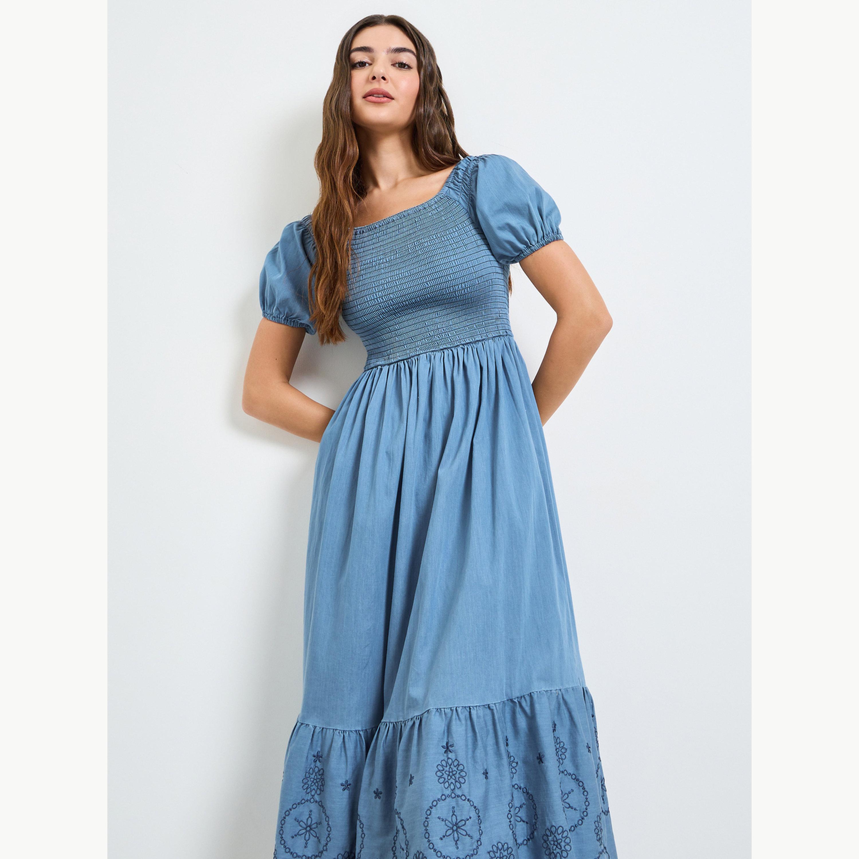 فستان ميدي بحافة واسعة وأكمام قصيرة ومطرز-women-clothing-dresses-image-2