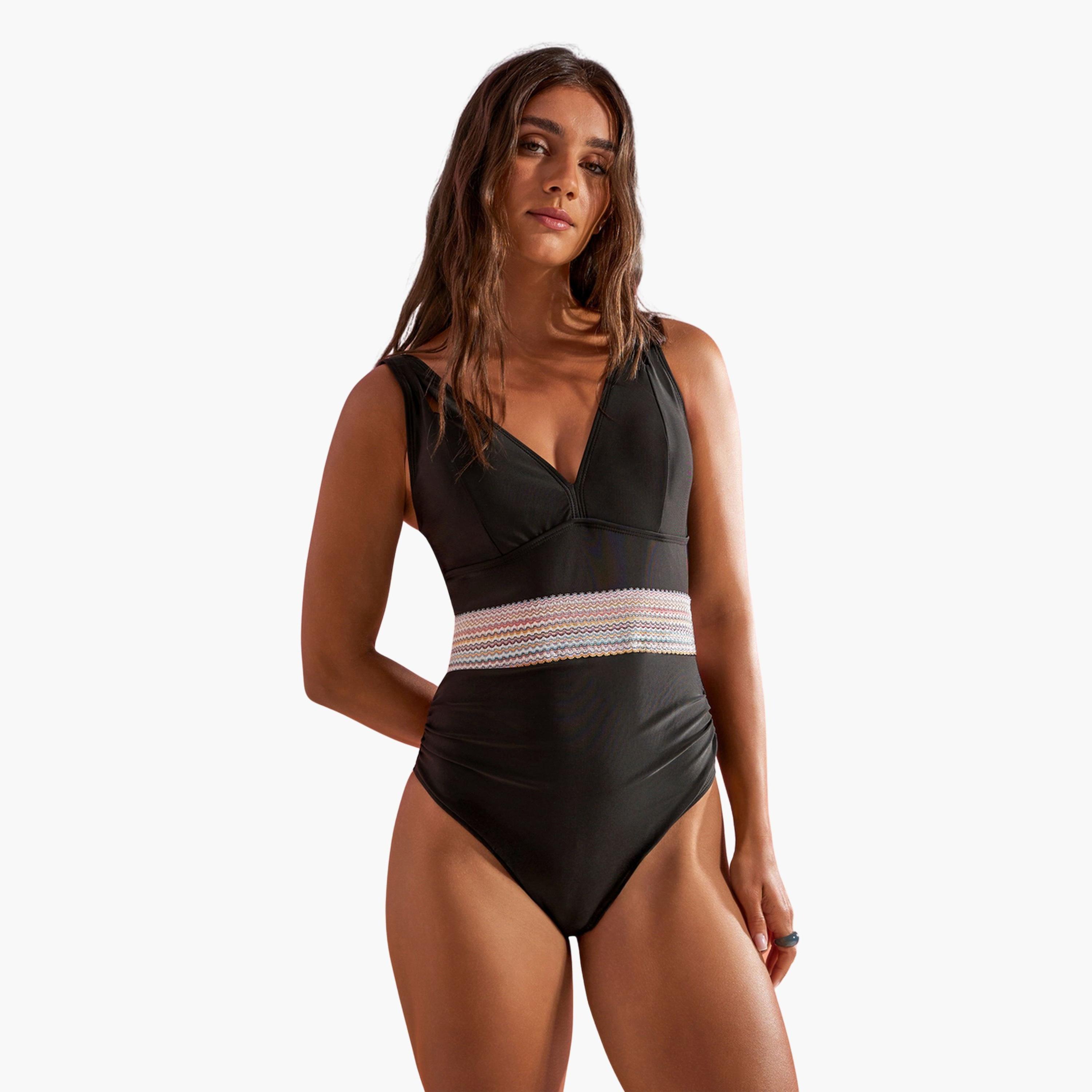 ملابس سباحة بياقة منخفضة وتفاصيل شريط جاكار-women-clothing-swimandbeach-swim-swimsuits-image-1