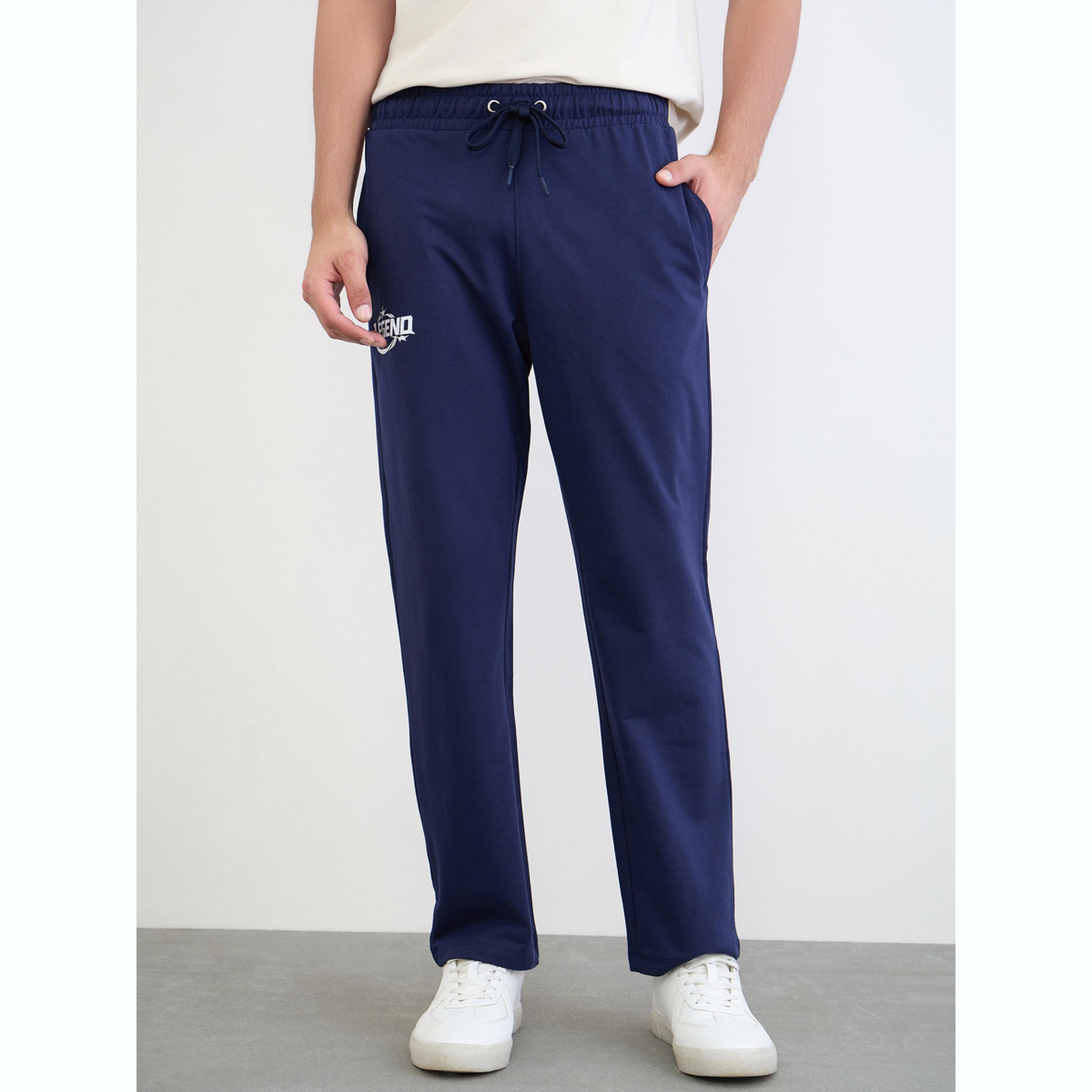 جوغر بقصة مريحة بطبعات كتابة-men-clothing-bottoms-joggers-image-1