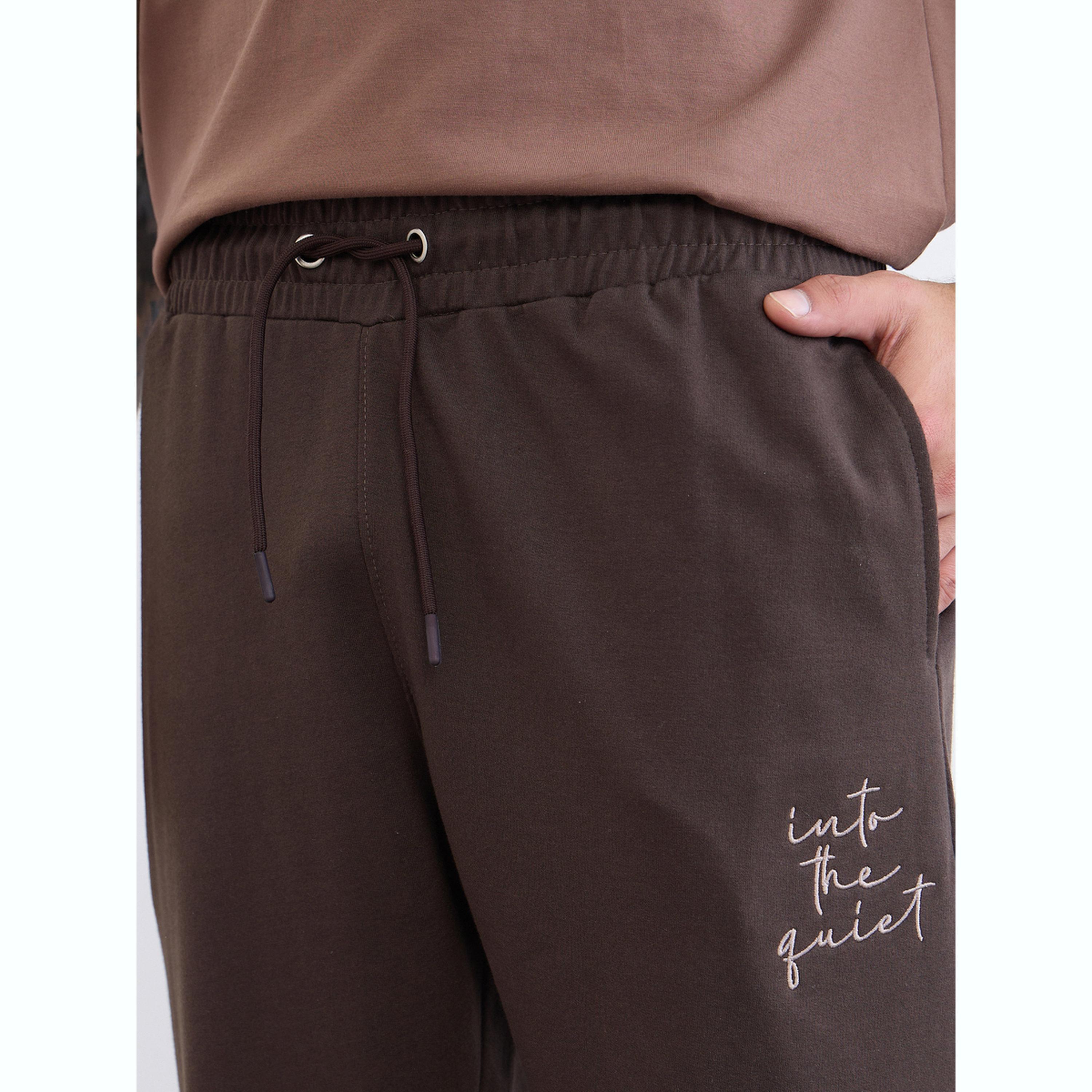 جوغر بقصة مريحة بتفاصيل مطرزة-men-clothing-bottoms-joggers-image-3
