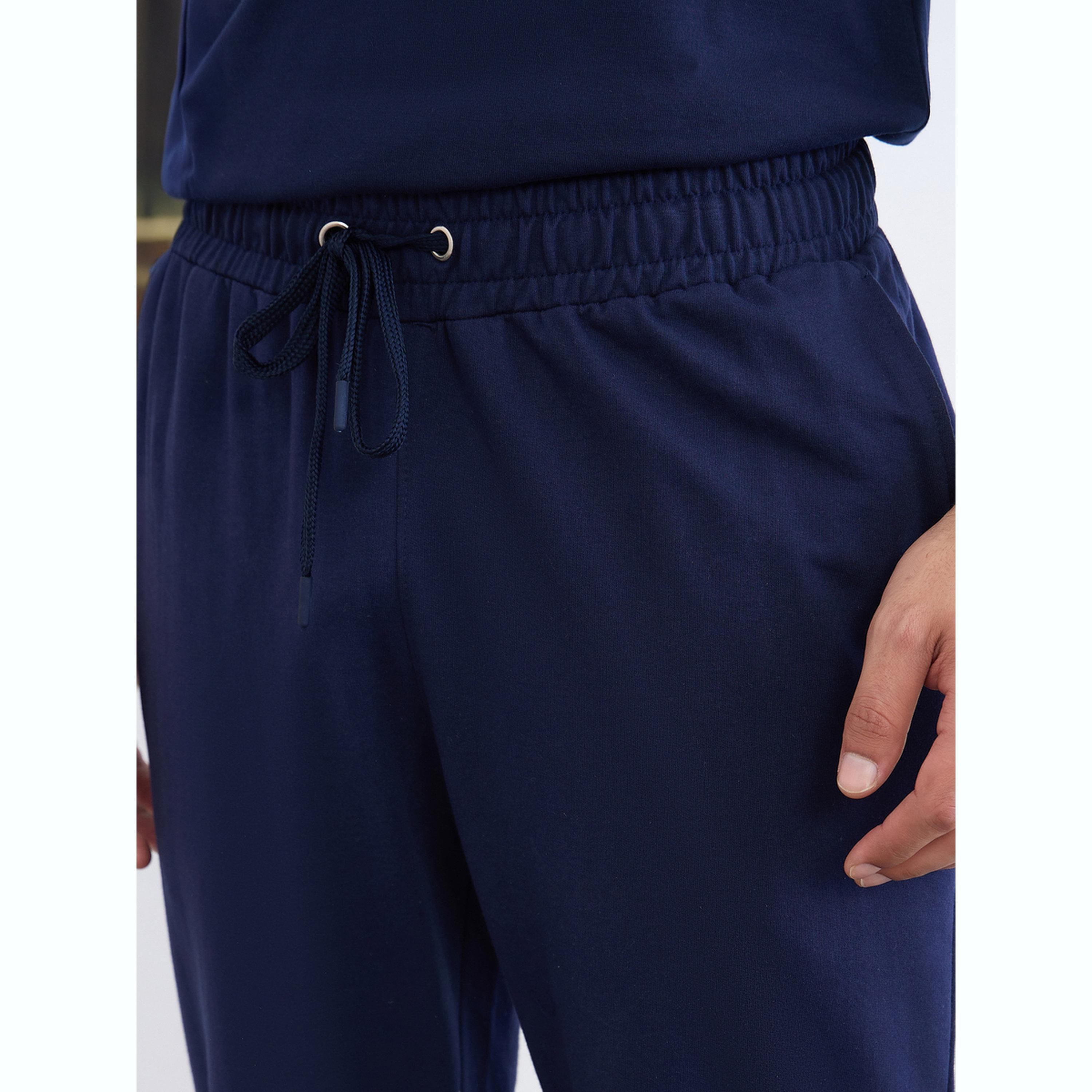 جوغر بأرجل بقصة مستقيمة بمزيج القطن وبرباط-men-clothing-bottoms-joggers-image-3