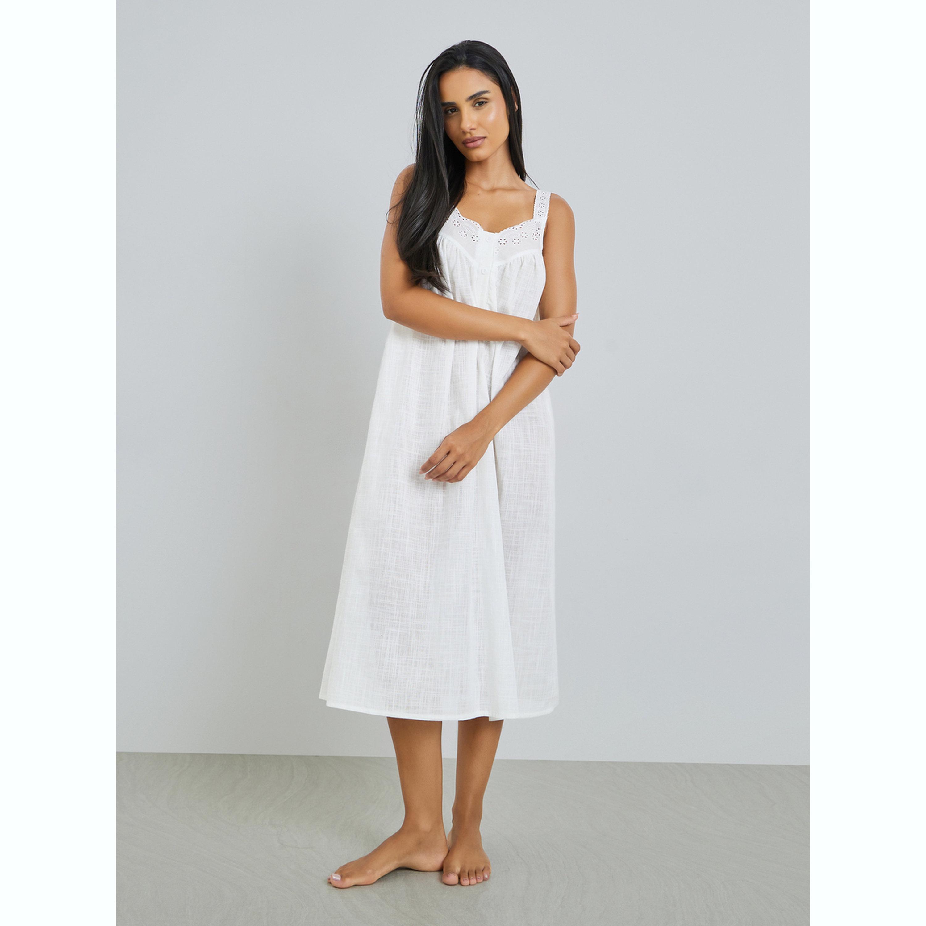 قميص نوم بفتحة أزرار مزينة بالشيفلي-women-clothing-nightwear-nighties-image-1