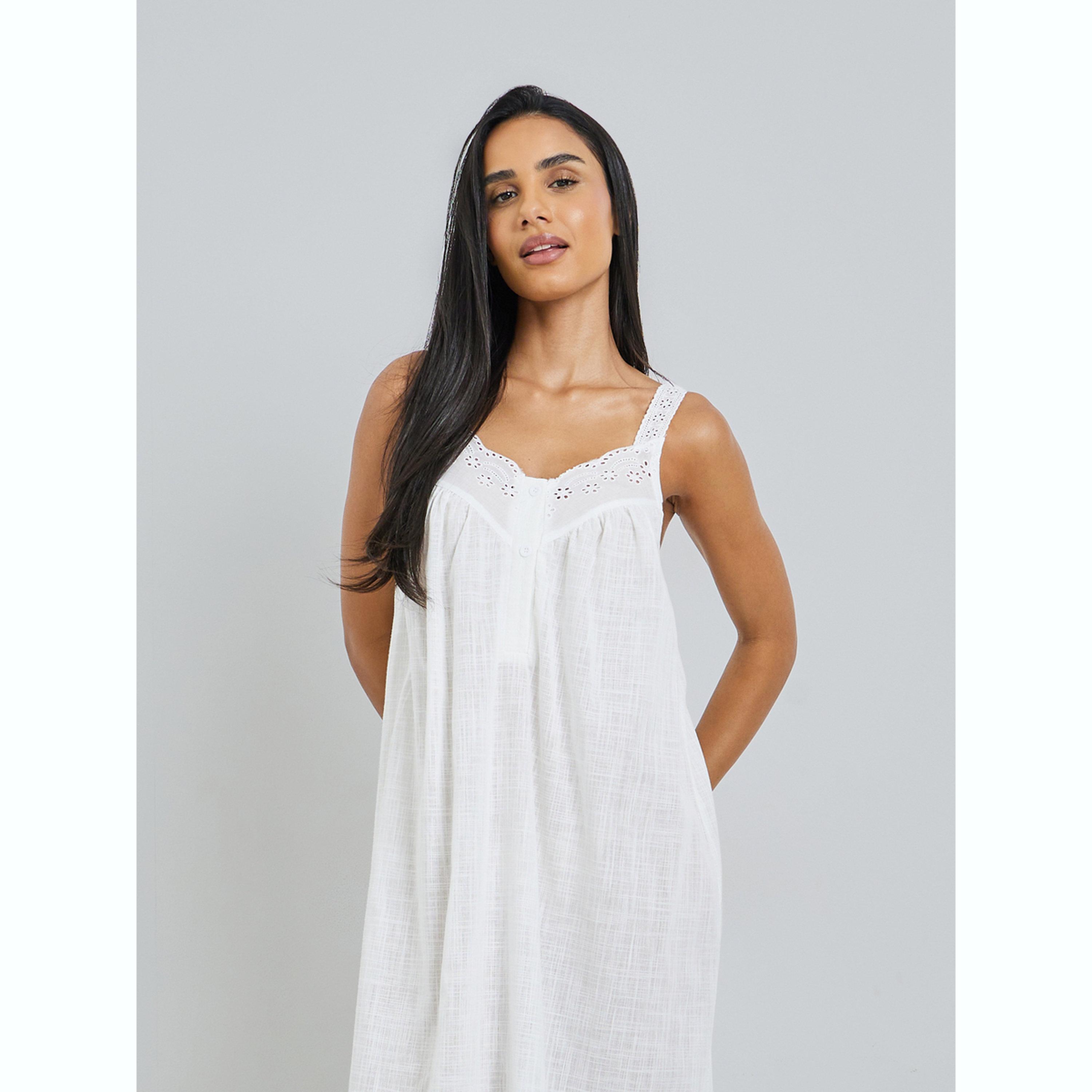 قميص نوم بفتحة أزرار مزينة بالشيفلي-women-clothing-nightwear-nighties-image-2