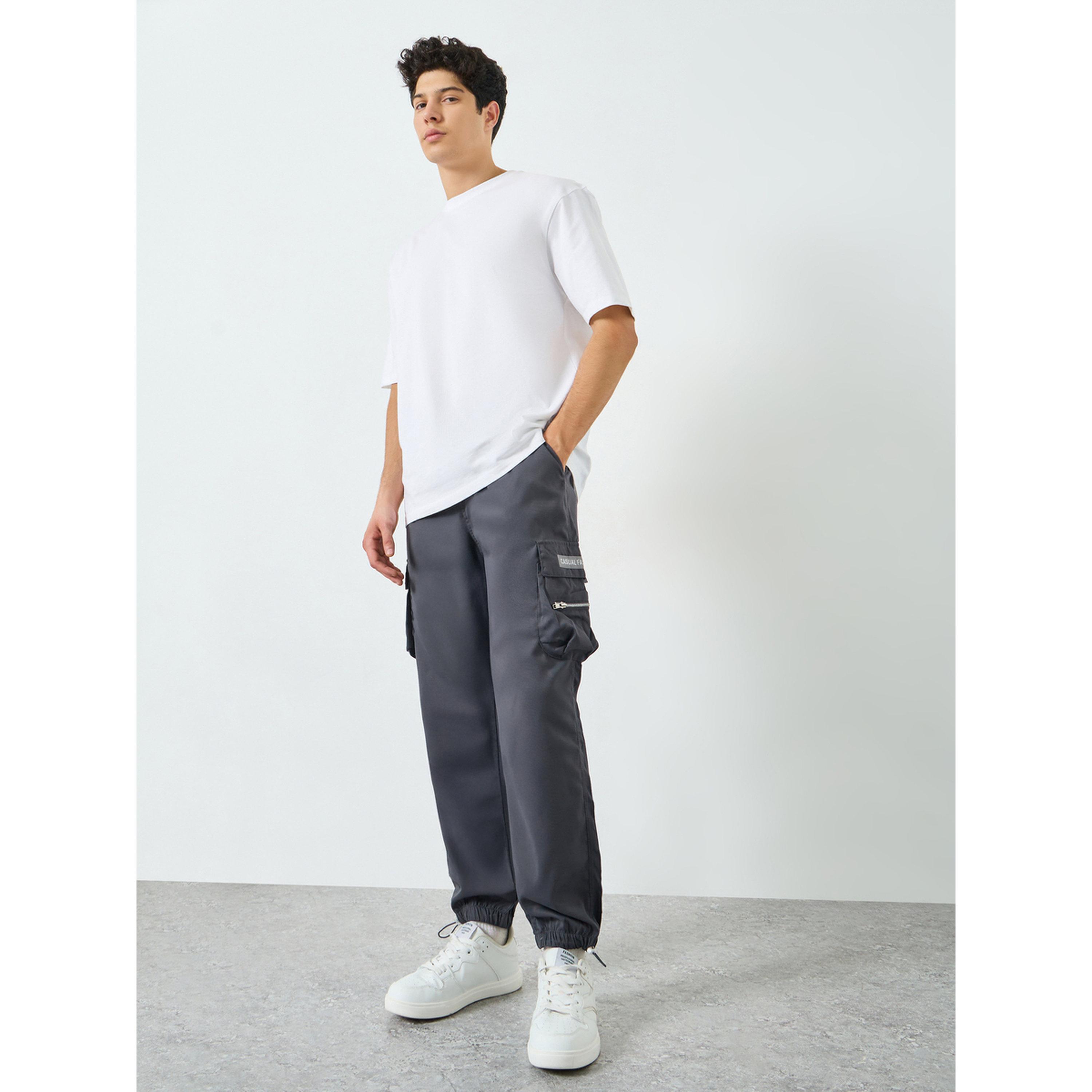 تيك تو - بنطال رجالي رمادي اللون بجيوب جانبية وأساور مطاطية-men-clothing-bottoms-joggers-image-2