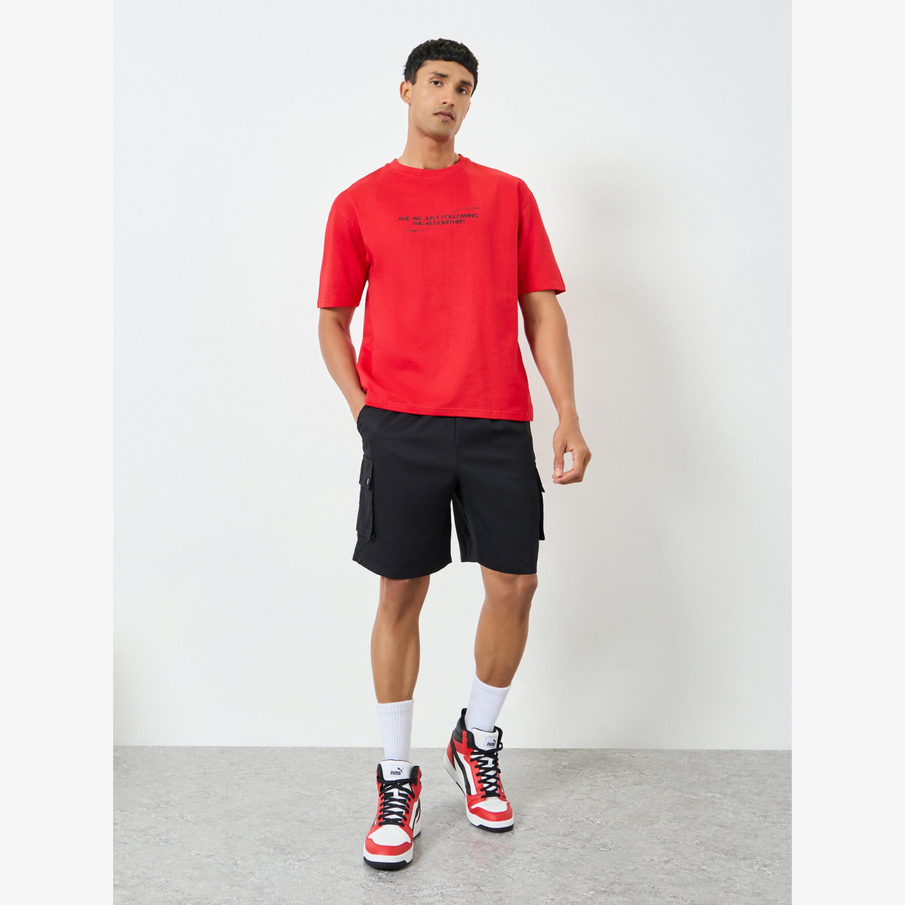 شورت سادة بتفاصيل جيوب-men-clothing-swimandbeach-shorts-image-2