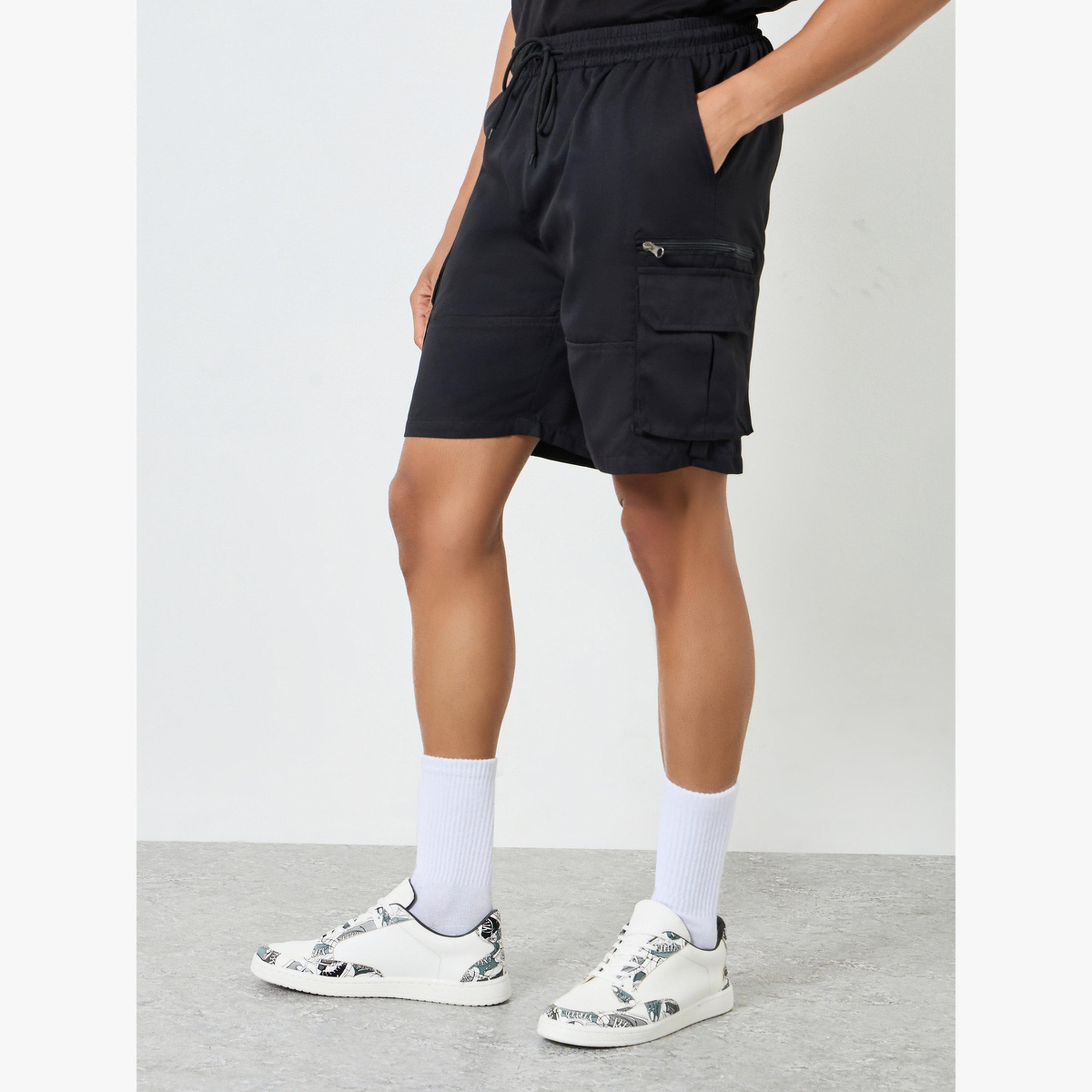 شورت مريح سادة بتفاصيل جيوب وبرباط خصر-men-clothing-swimandbeach-shorts-image-1