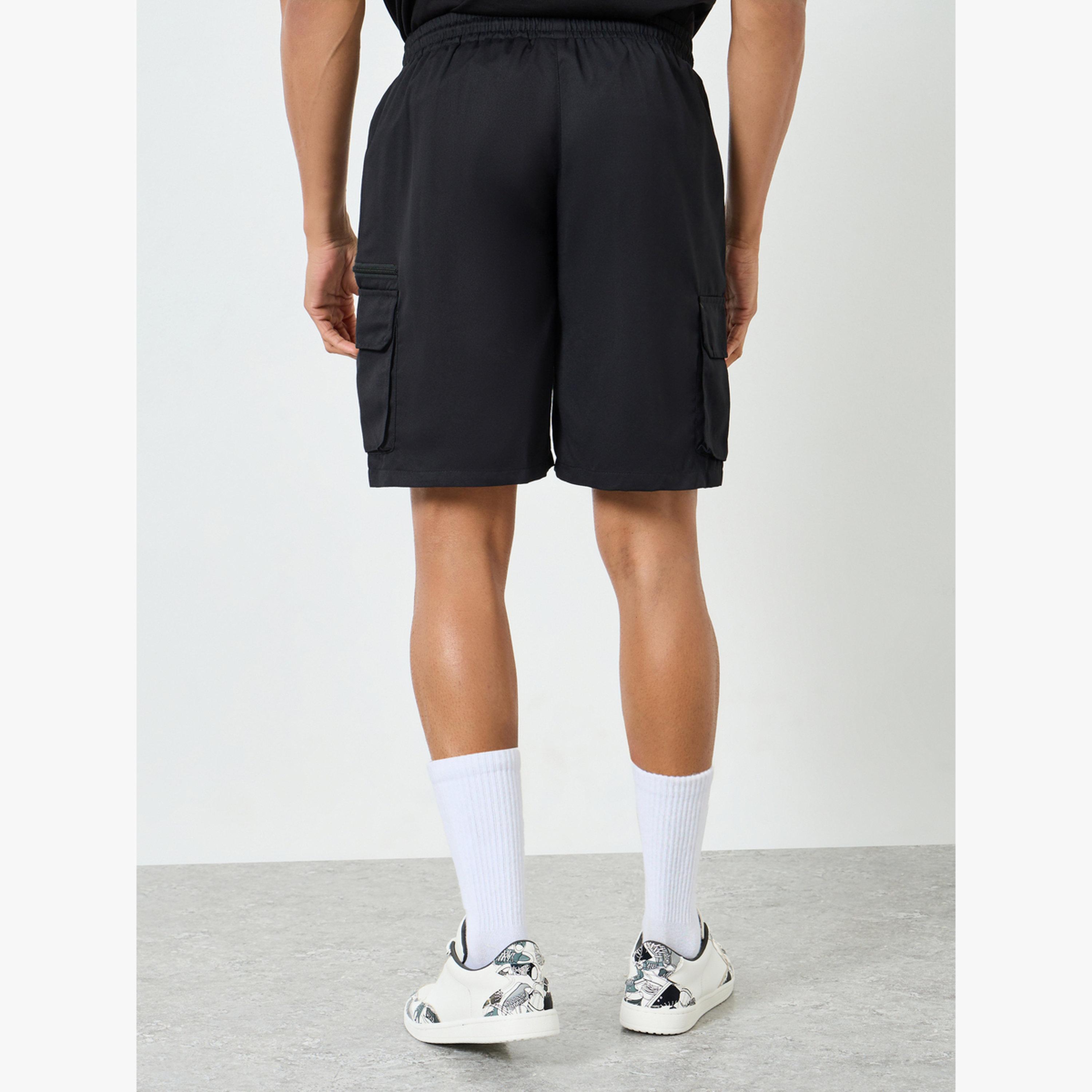 شورت مريح سادة بتفاصيل جيوب وبرباط خصر-men-clothing-swimandbeach-shorts-image-4