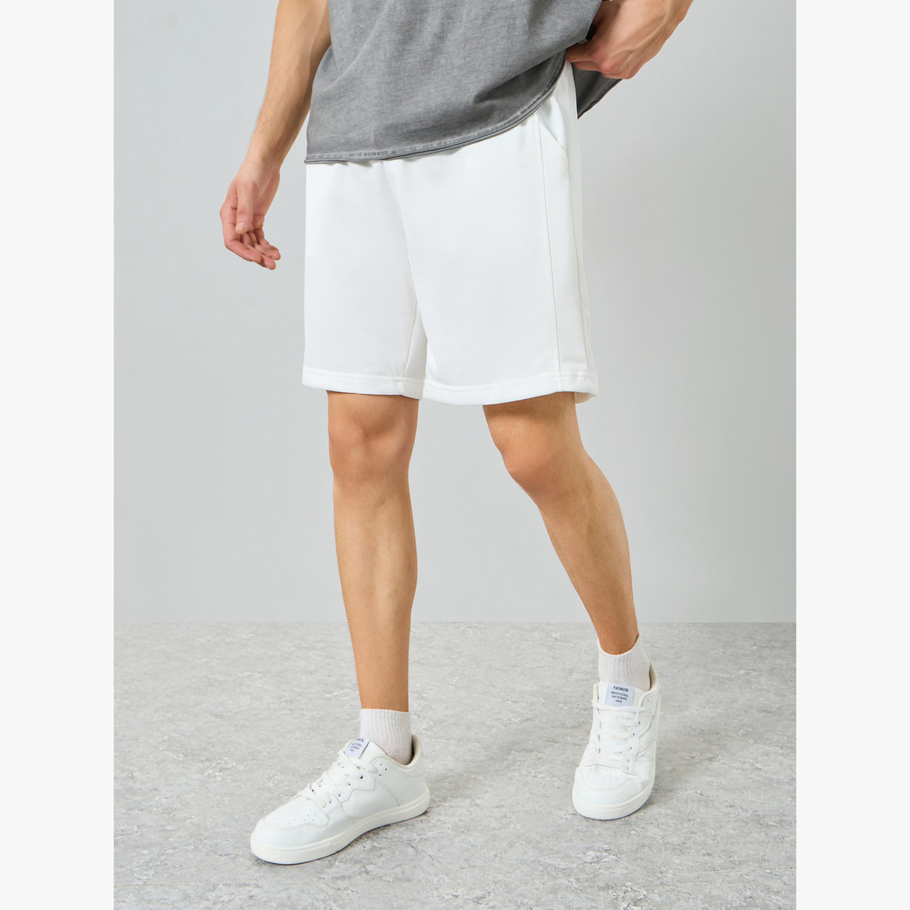 شورت مريح سادة بخصر برباط-men-clothing-swimandbeach-shorts-image-3