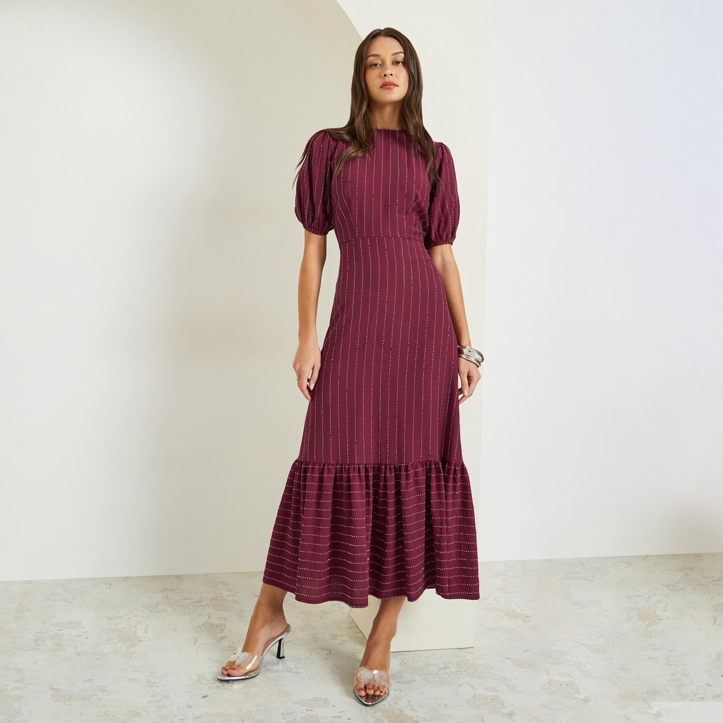 فستان طويل بأكمام منفوخة وتفاصيل مزينة-women-clothing-dresses-image-1