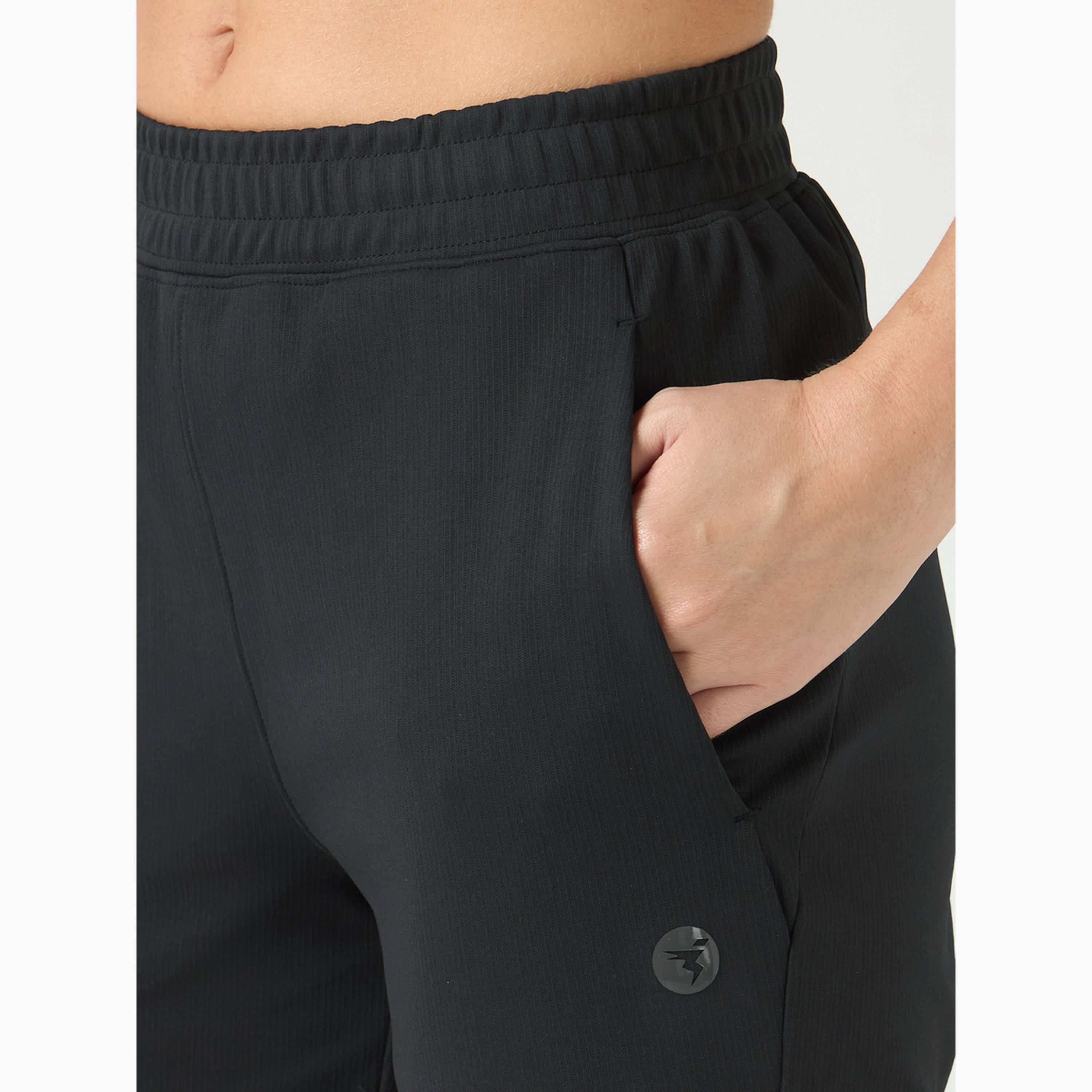 شورت رياضي بقصة عادية مع إيلاستو بلس-women-clothing-sportswearandactivewear-bottoms-athleticskirtsandshorts-image-4