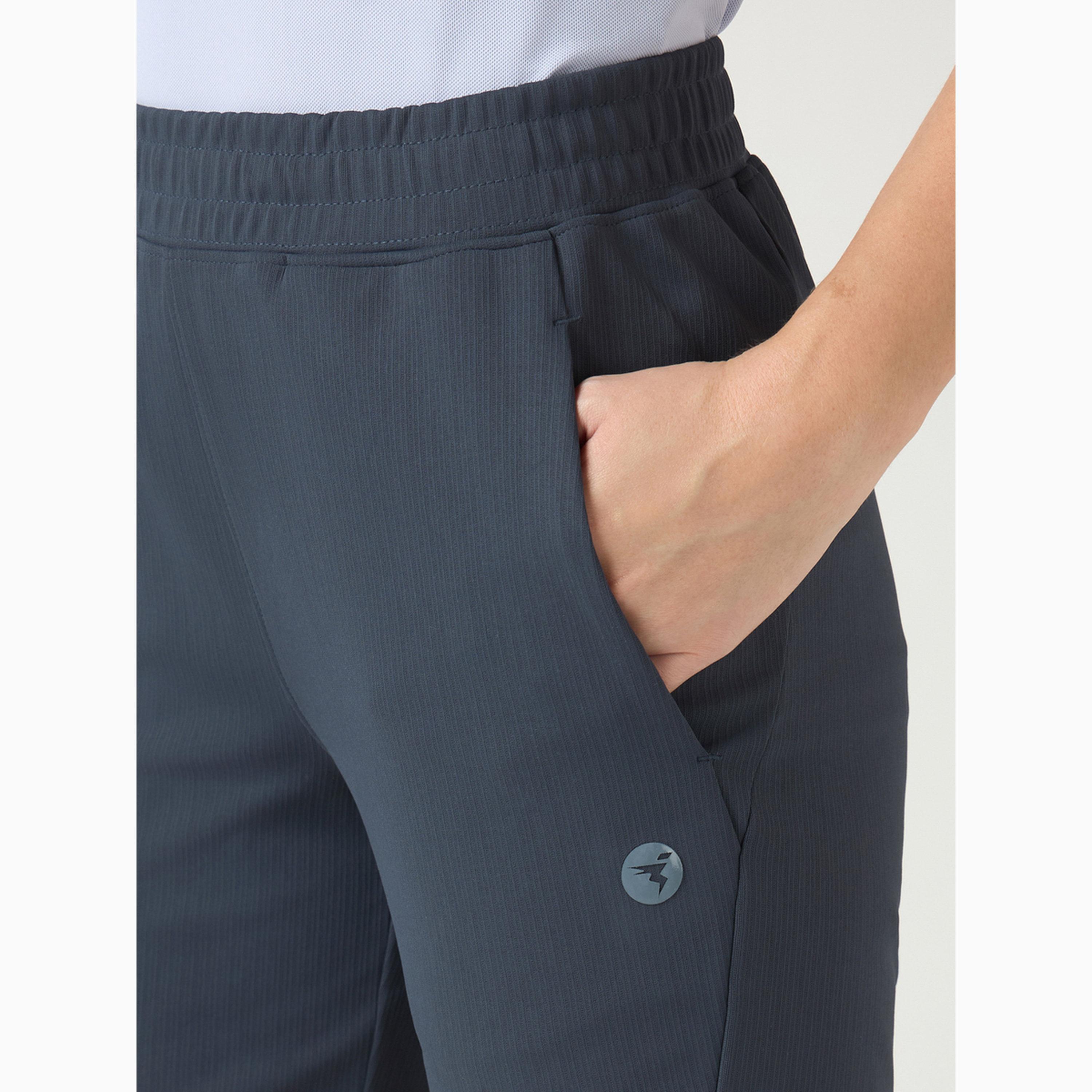 شورت رياضي بقصة عادية مع إيلاستو بلس-women-clothing-sportswearandactivewear-bottoms-athleticskirtsandshorts-image-4