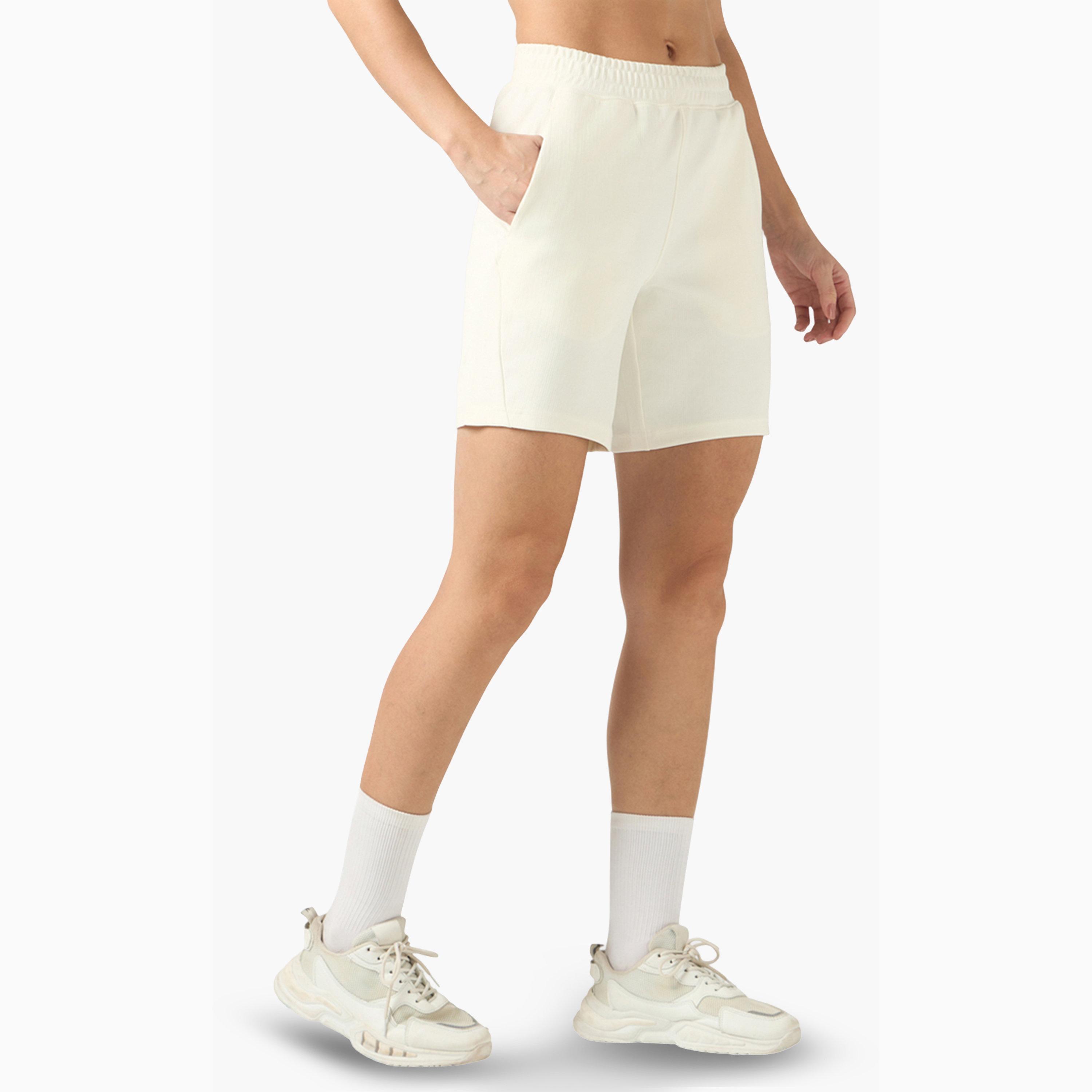 شورت رياضي بقصة عادية مع إيلاستو بلس-women-clothing-sportswearandactivewear-bottoms-athleticskirtsandshorts-image-3