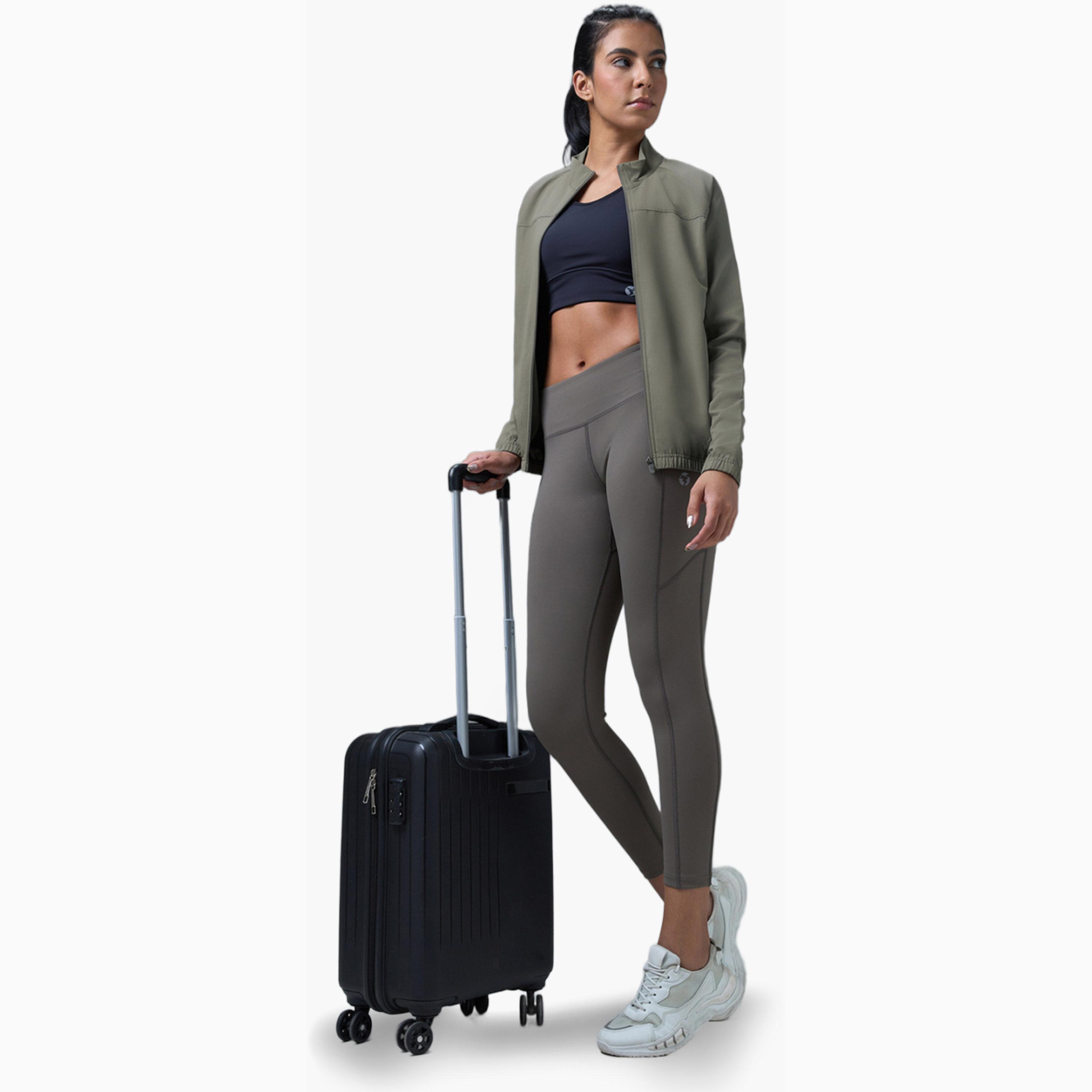 جاكيت رياضي سادة بقصة ضيقة وتقنية تكنولايت-women-clothing-sportswearandactivewear-coatsandjackets-jackets-image-2