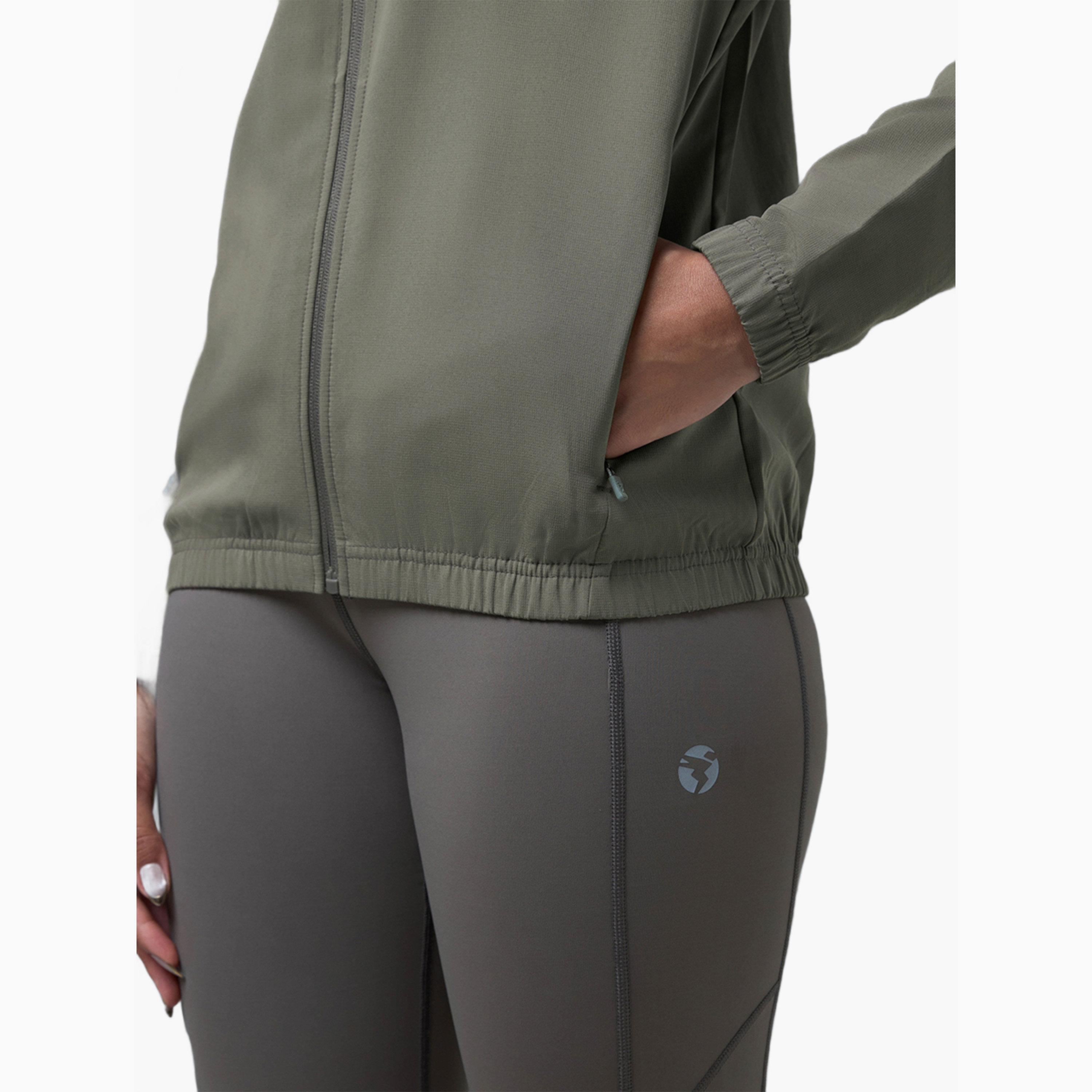 جاكيت رياضي سادة بقصة ضيقة وتقنية تكنولايت-women-clothing-sportswearandactivewear-coatsandjackets-jackets-image-4