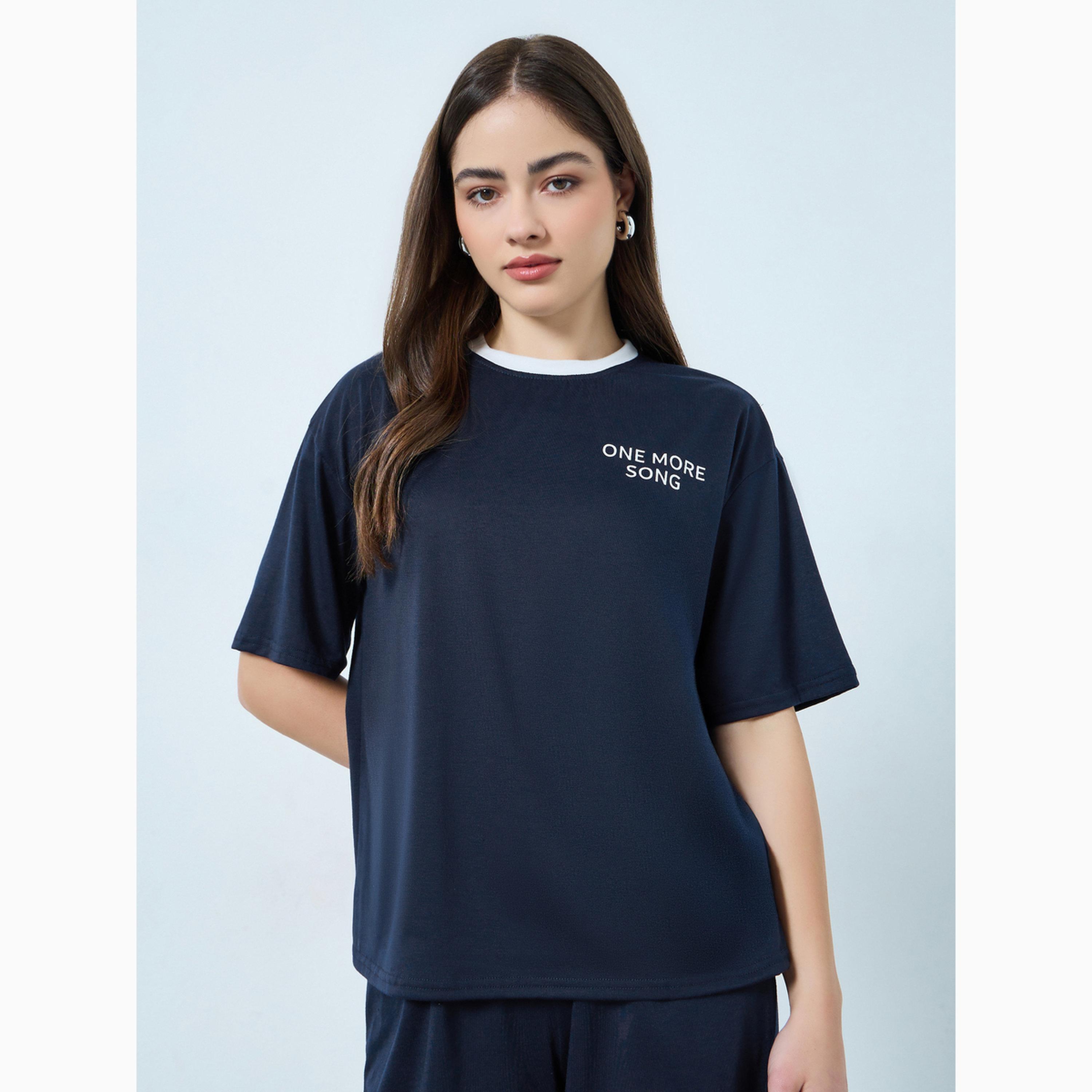 طقم منسق من جوغر بأرجل واسعة وتيشيرت مطبوع كحلي-women-clothing-coordsets-image-3