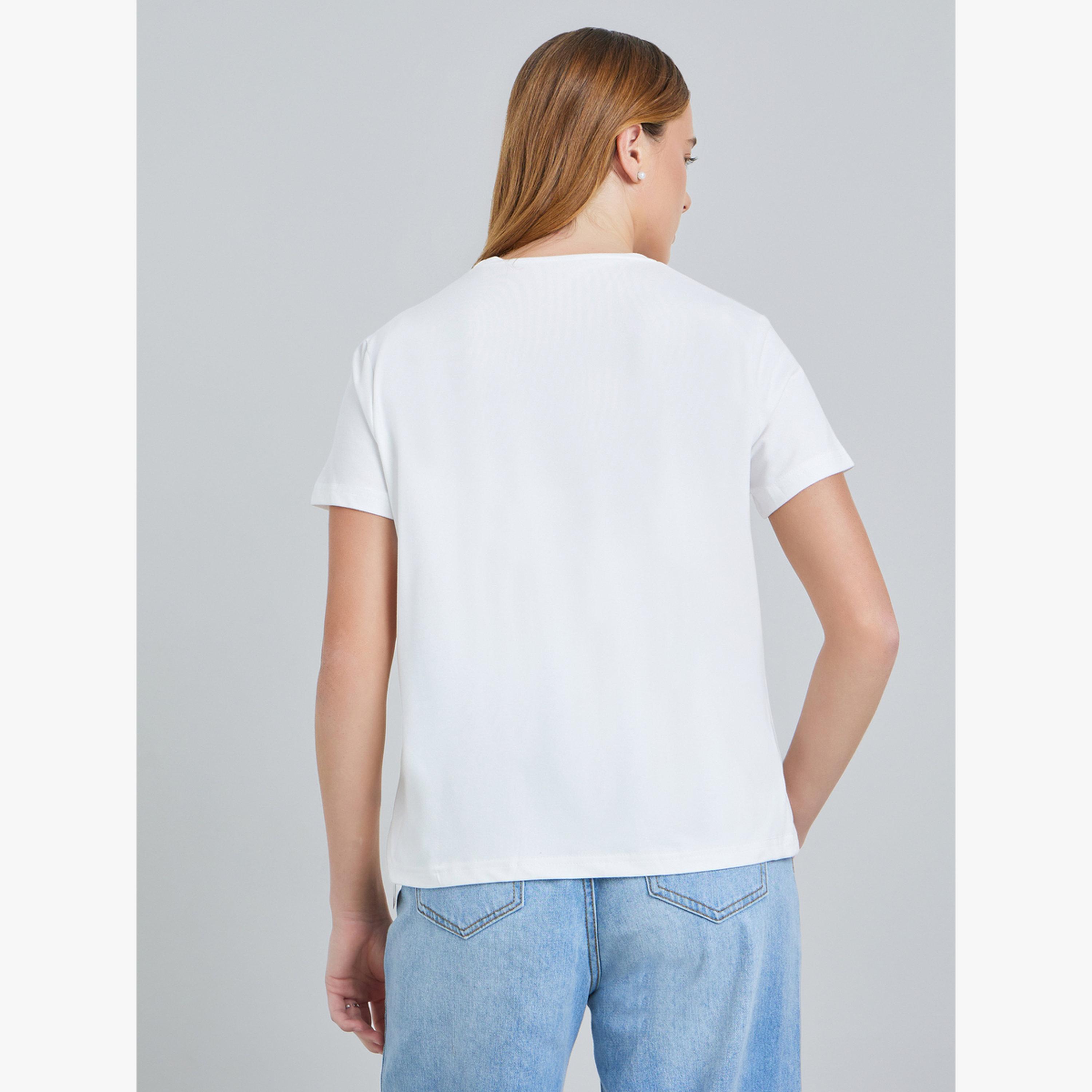 بلوزة بأكمام قصيرة وتفاصيل زهور وياقة دائرية-women-clothing-shirtsandblouses-blouses-image-4