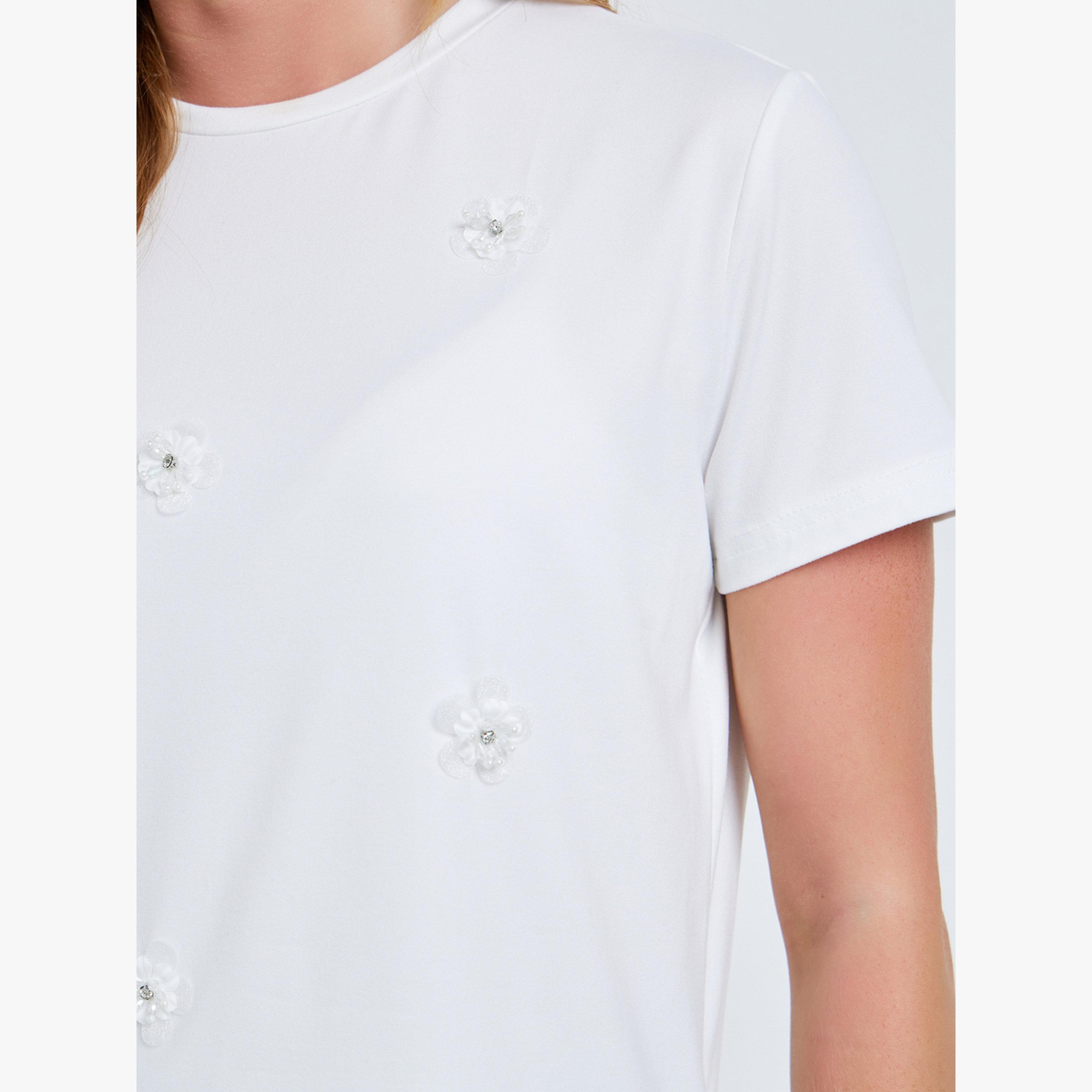 بلوزة بأكمام قصيرة وتفاصيل زهور وياقة دائرية-women-clothing-shirtsandblouses-blouses-image-5