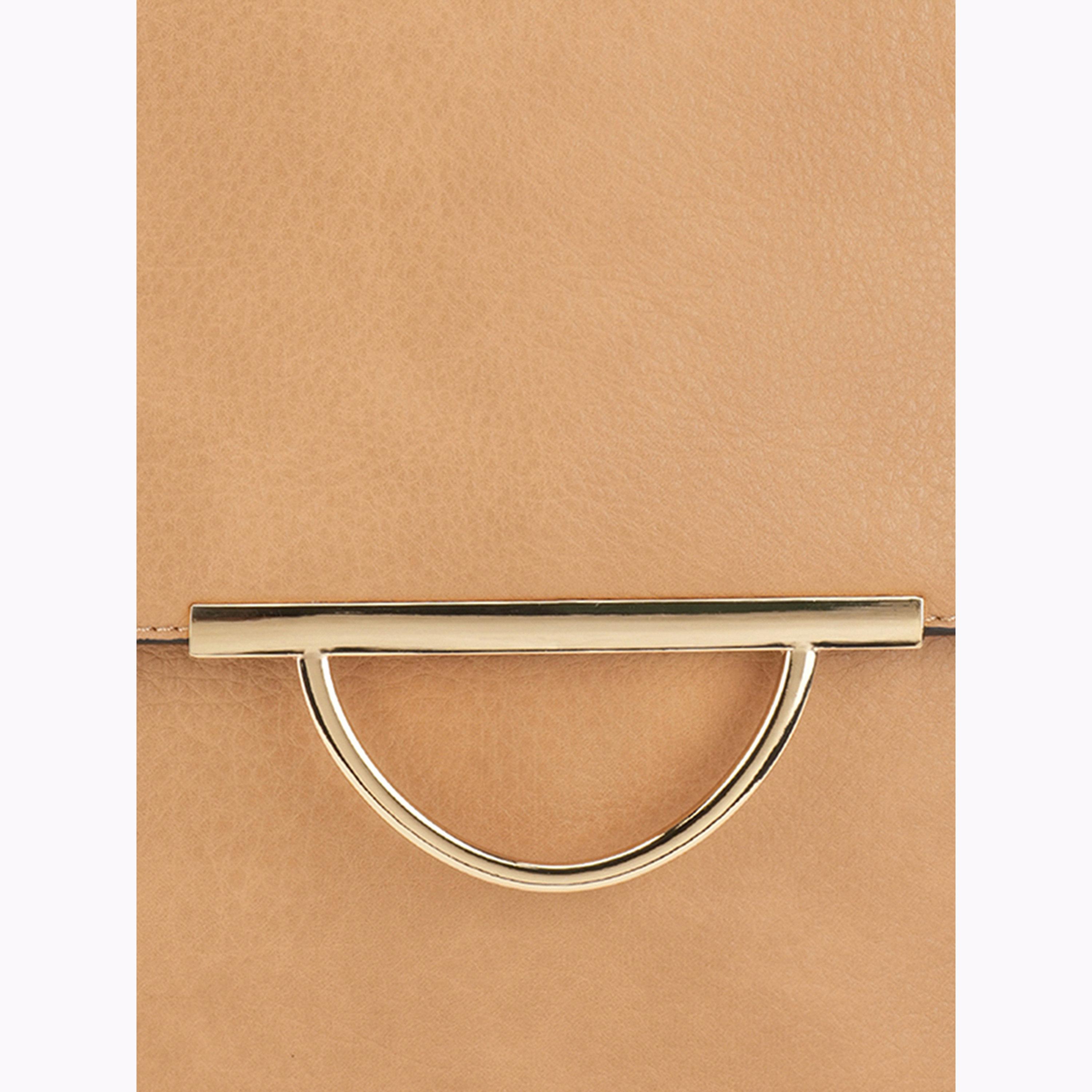 شنطة ظهر تان بارزة الملمس بتفاصيل معدنية-women-bagsandwallets-backpacks-image-6
