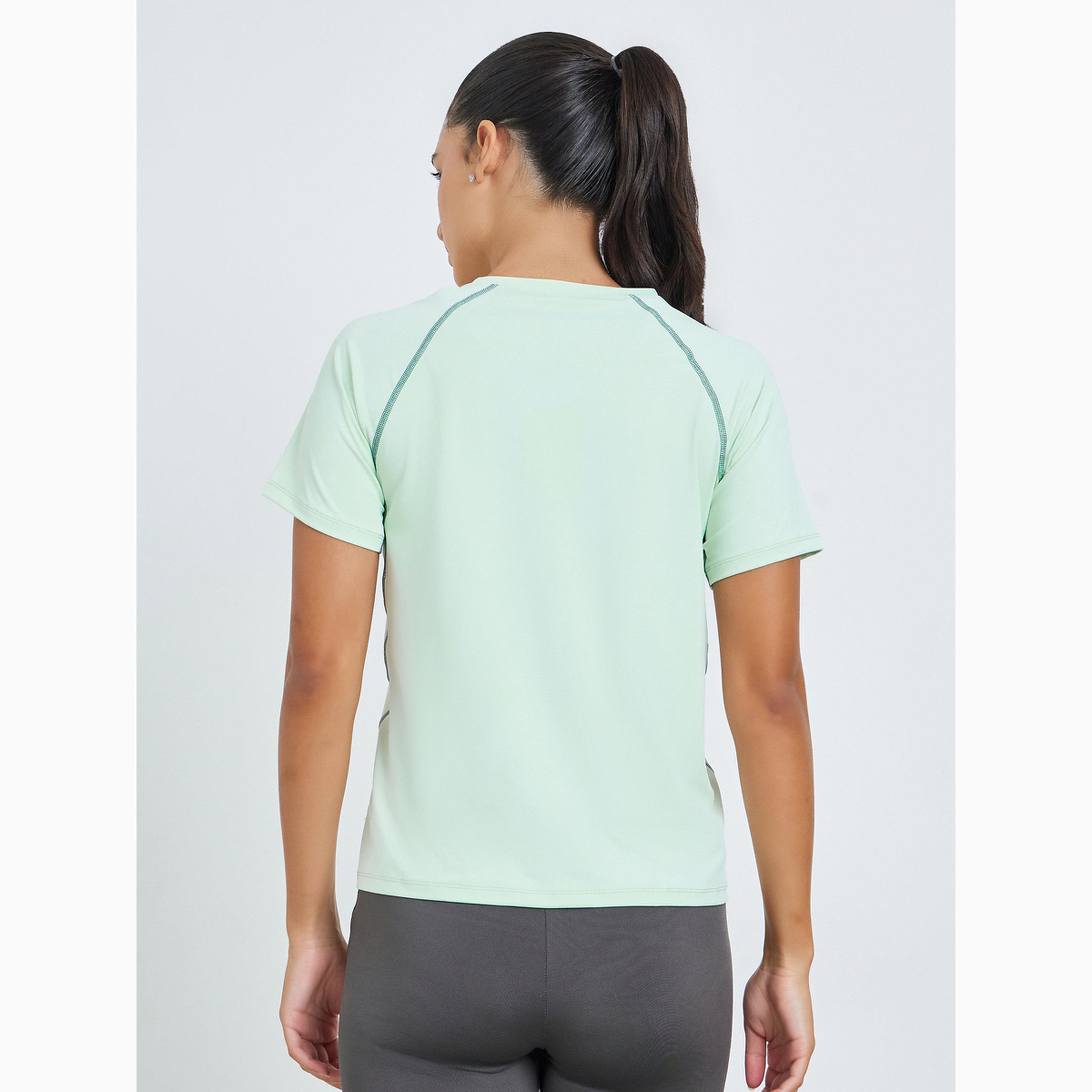 بلوزة بأكمام قصيرة وتفاصيل درزات متباينة-sports-women-clothing-tshirtsandvests-image-4