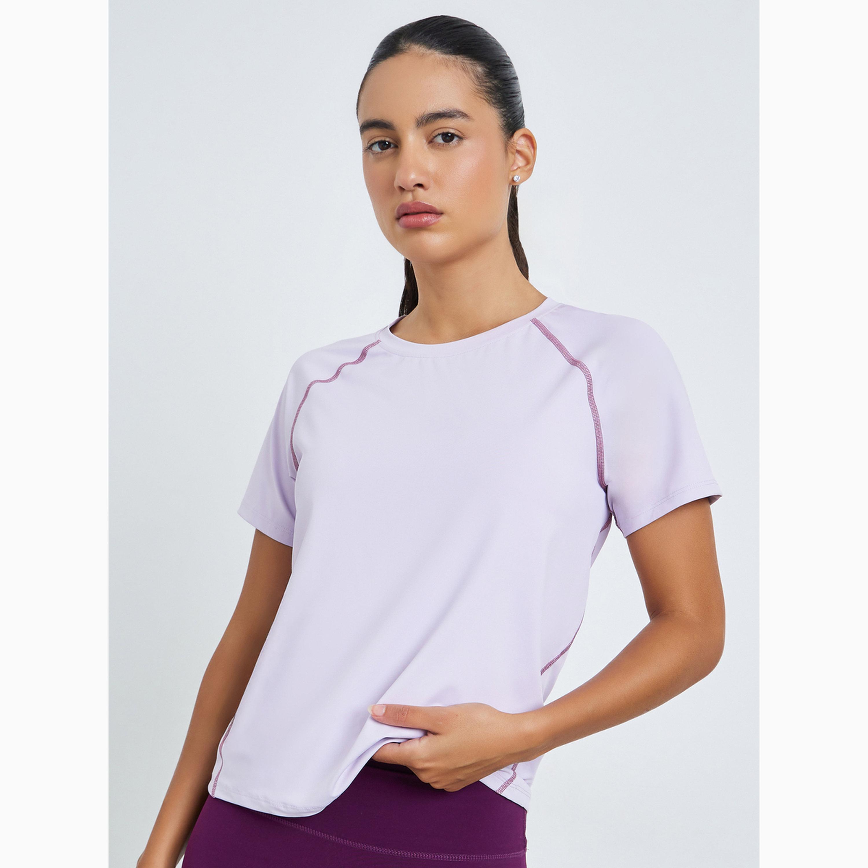 بلوزة بأكمام قصيرة وتفاصيل درزات متباينة-sports-women-clothing-tshirtsandvests-image-1