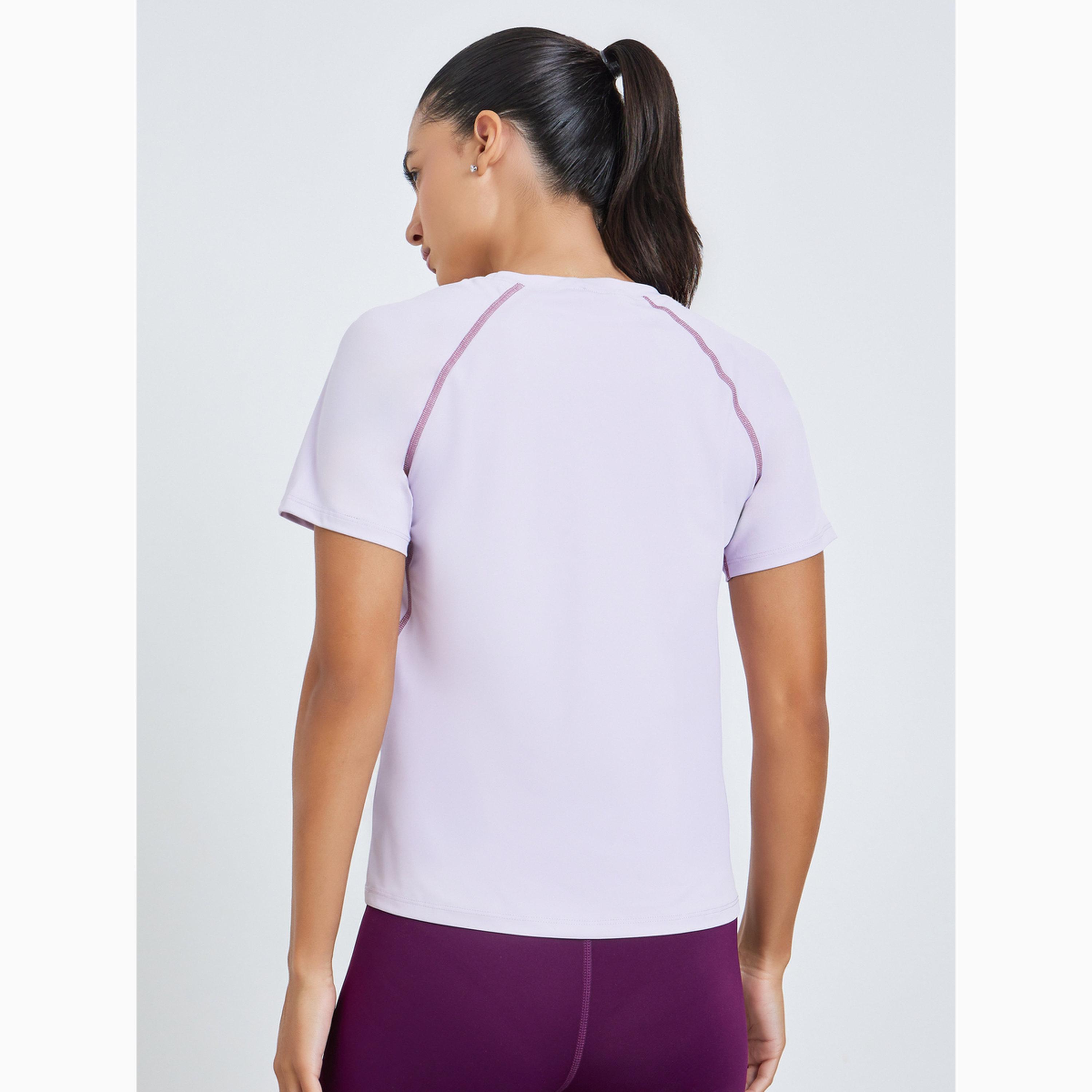 بلوزة بأكمام قصيرة وتفاصيل درزات متباينة-sports-women-clothing-tshirtsandvests-image-5