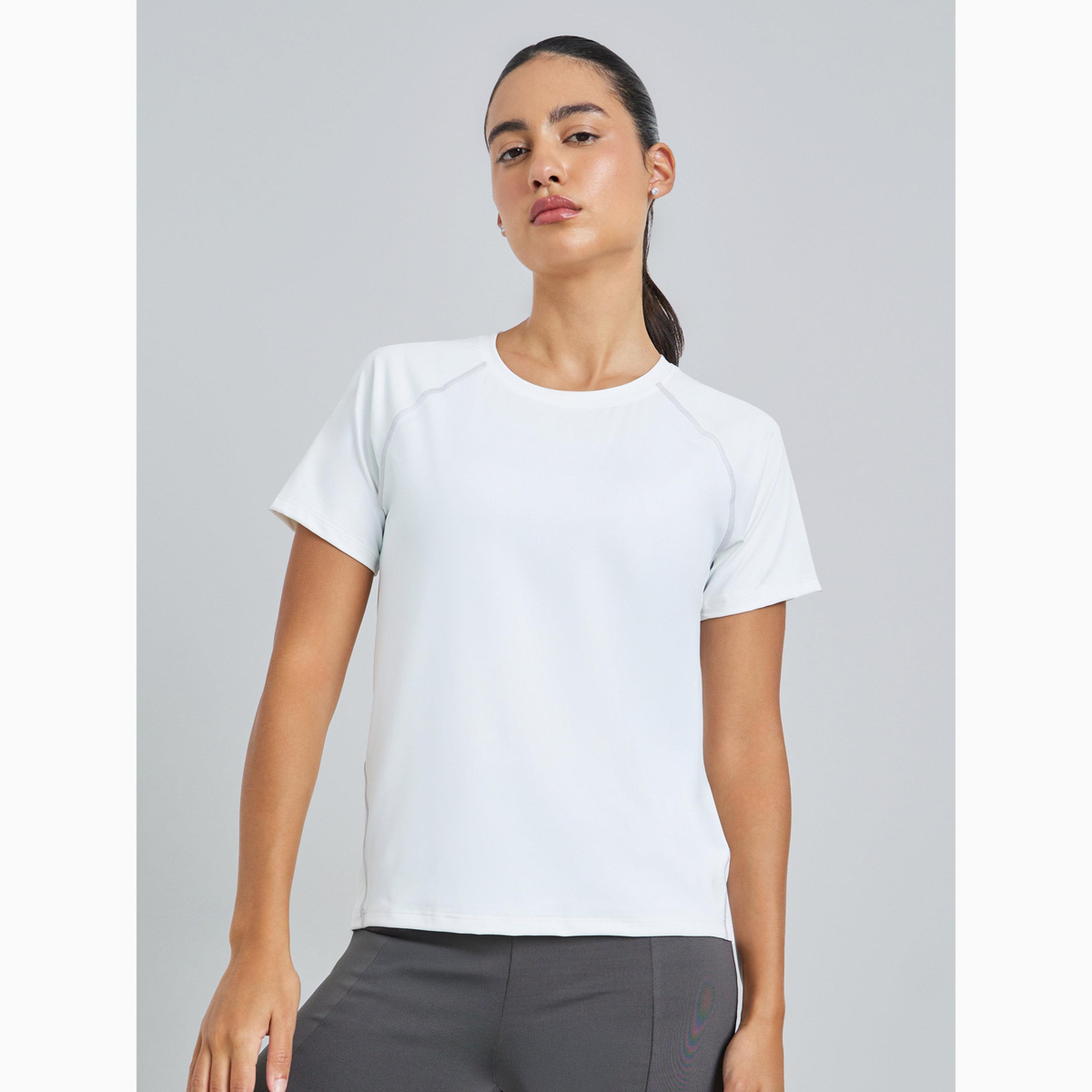 بلوزة بأكمام قصيرة وتفاصيل درزات من نفس اللون لون أبيض-sports-women-clothing-tshirtsandvests-image-1