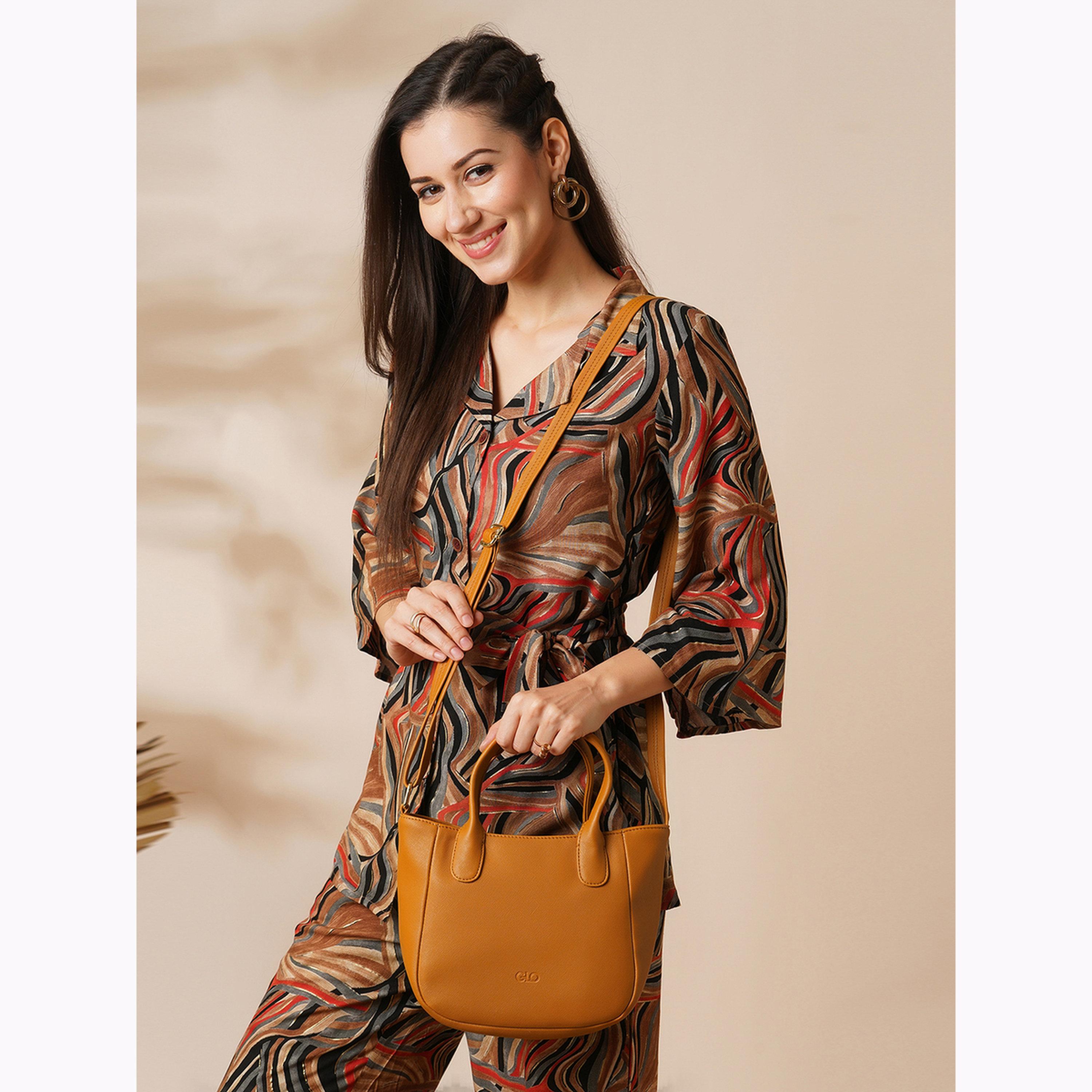 شنطة يد جلد صناعي بتفاصيل بارزة الملمس لون تان-women-bagsandwallets-handbags-image-2