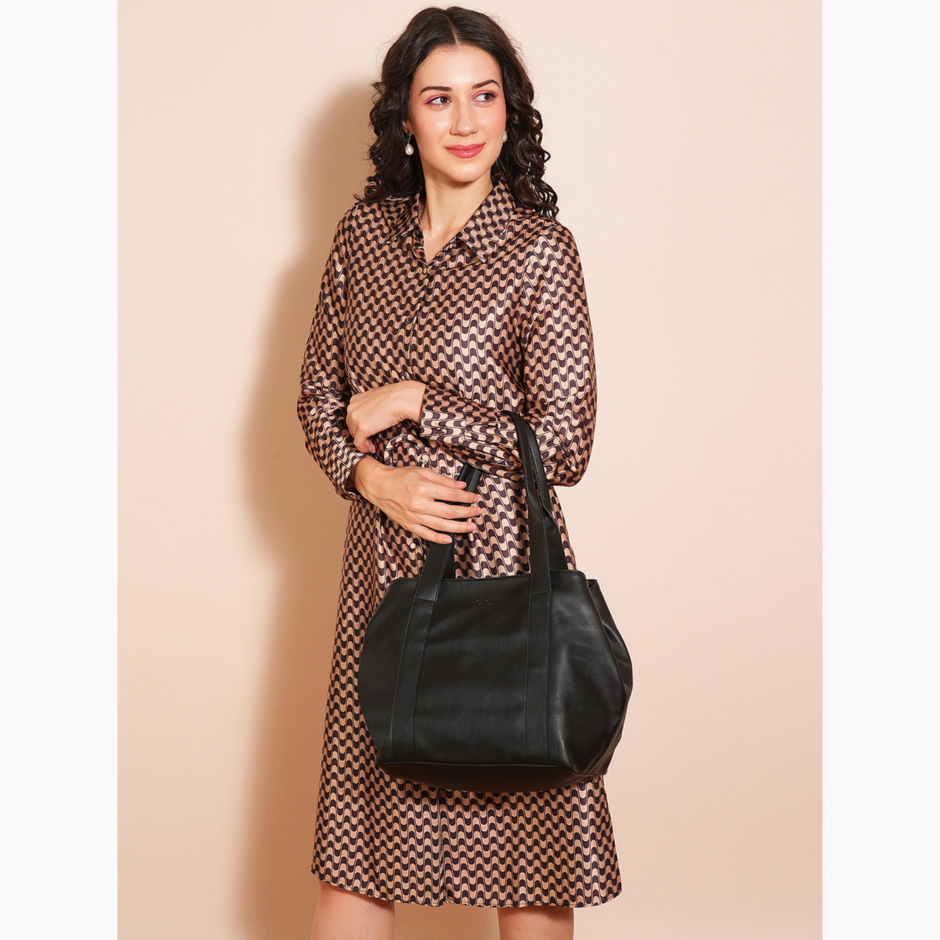 شنطة كتف جلد صناعي بتفاصيل بارزة الملمس لون أسود-women-bagsandwallets-handbags-image-2