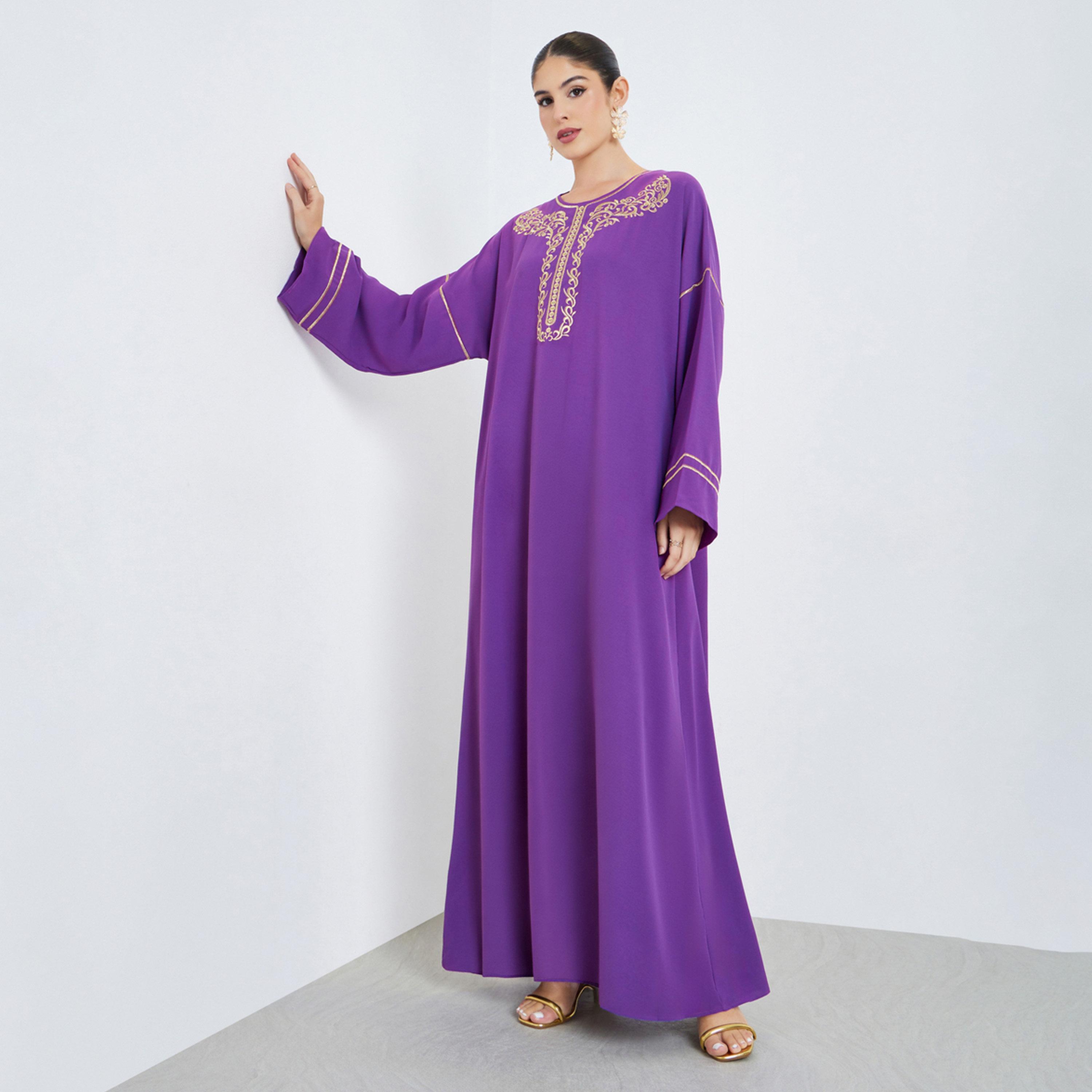 جلابية بياقة دائرية وتفاصيل مُطرّزة-women-arabicclothing-jalabiyas-image-1