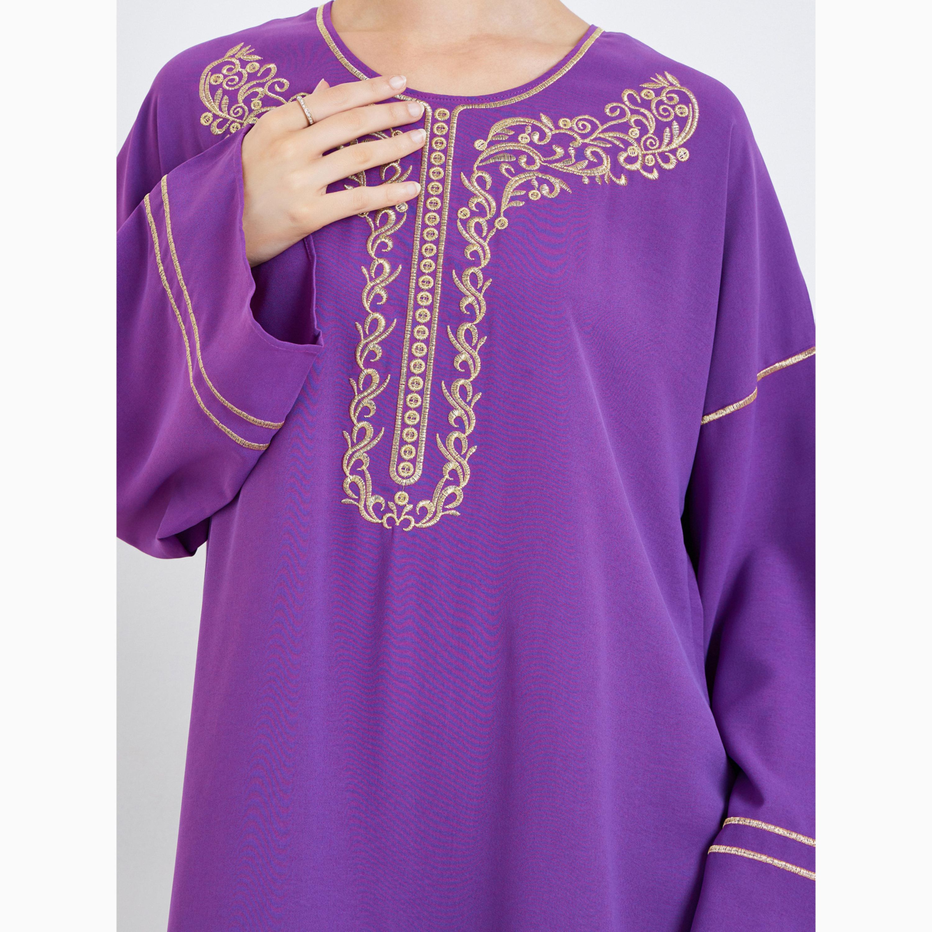 جلابية بياقة دائرية وتفاصيل مُطرّزة-women-arabicclothing-jalabiyas-image-4
