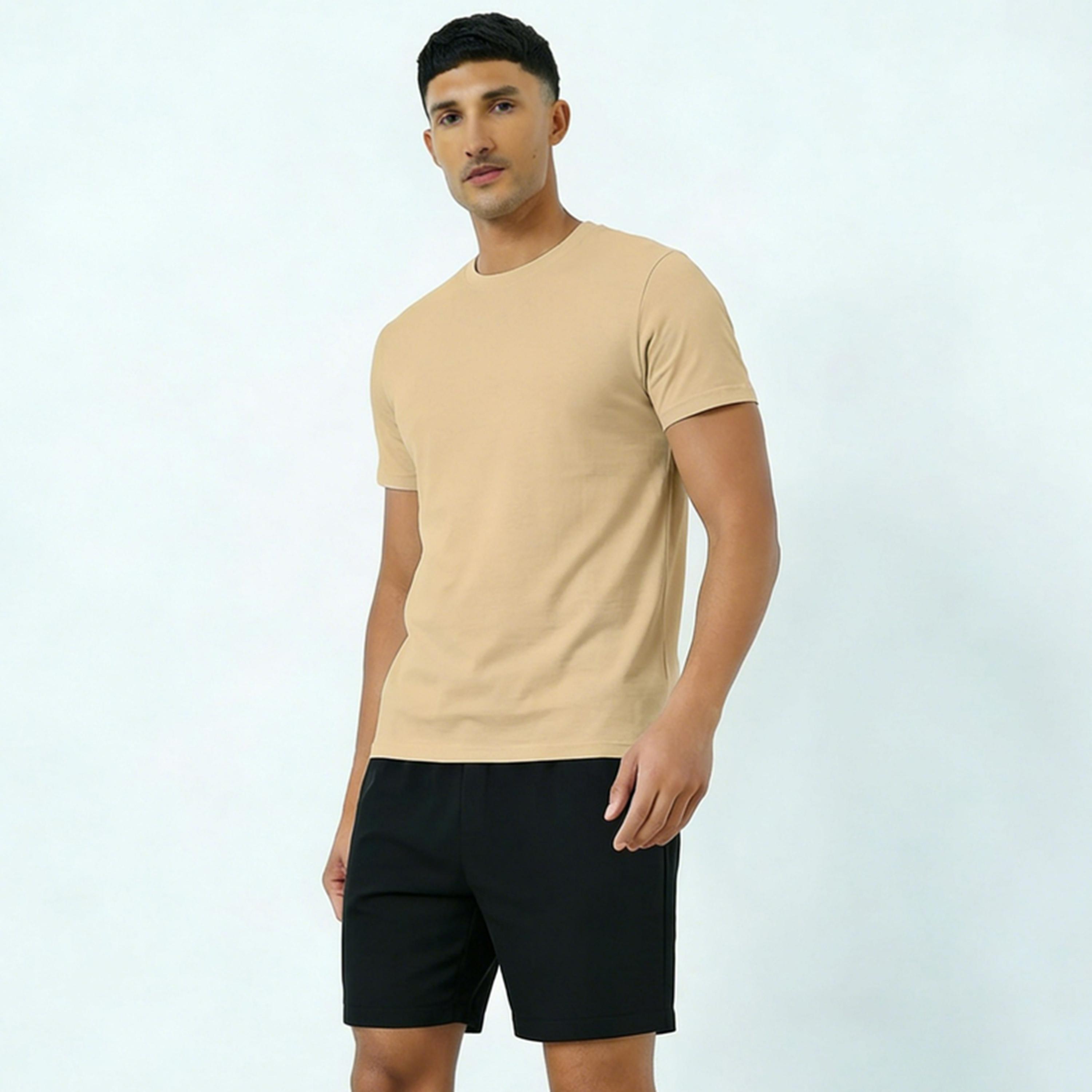 طقم منسق من شورت وتيشيرت سادة بياقة دائرية-men-clothing-coordsets-image-1