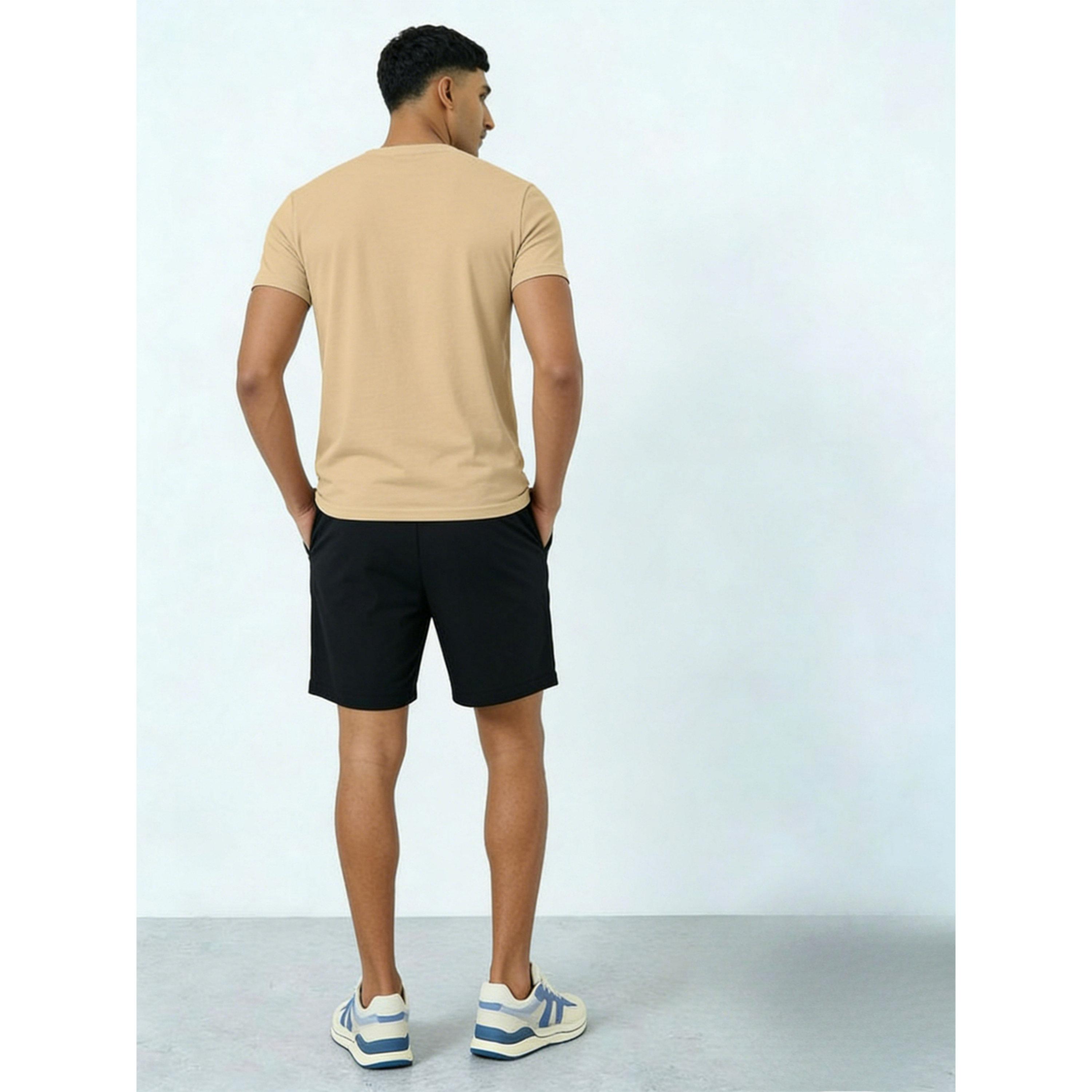 طقم منسق من شورت وتيشيرت سادة بياقة دائرية-men-clothing-coordsets-image-2