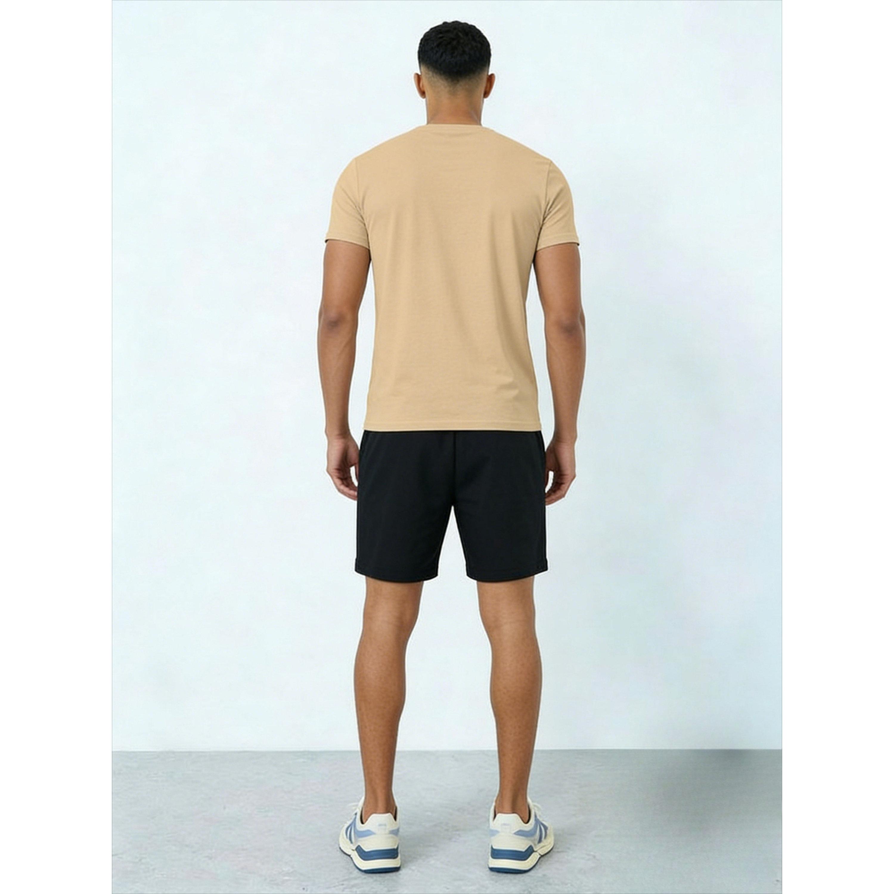 طقم منسق من شورت وتيشيرت سادة بياقة دائرية-men-clothing-coordsets-image-3